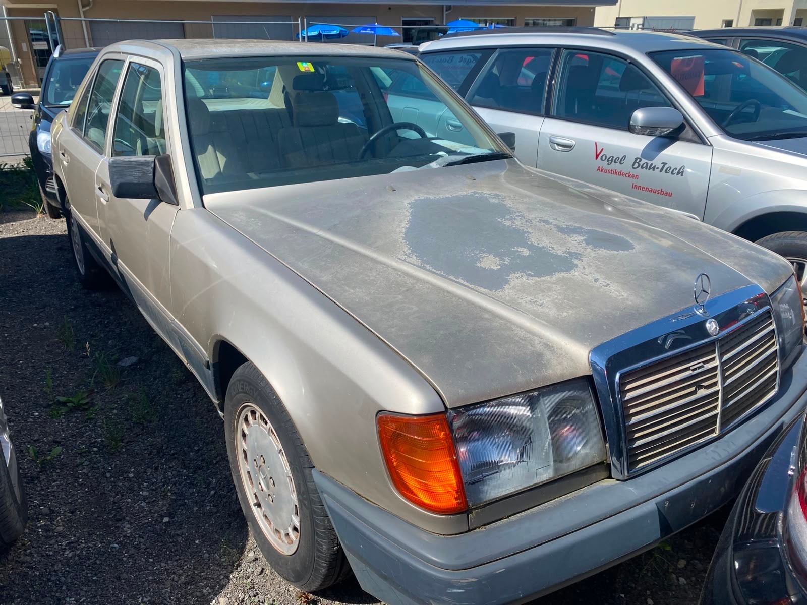 MERCEDES-BENZ 230 E-image-1