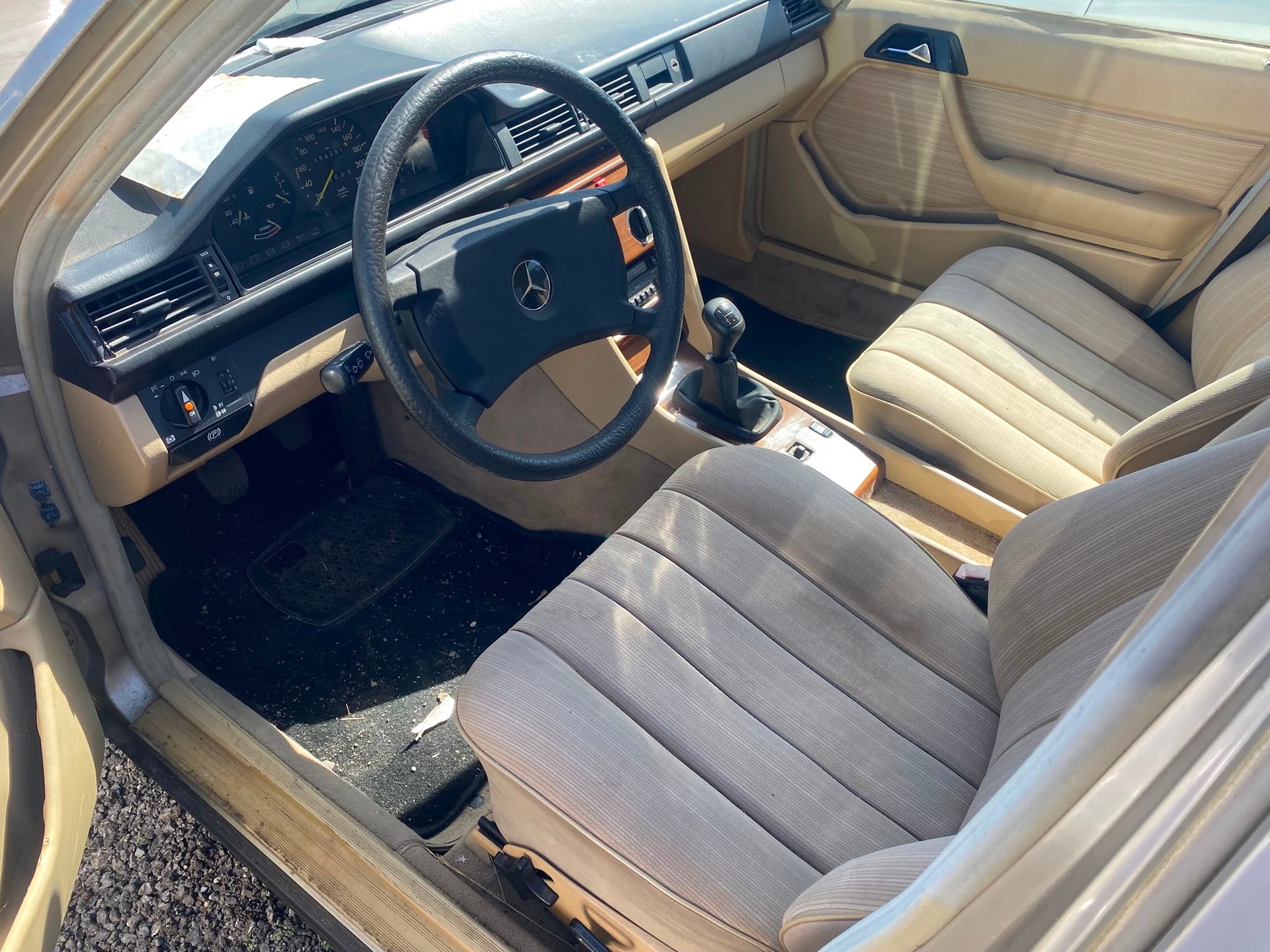 MERCEDES-BENZ 230 E-image-9