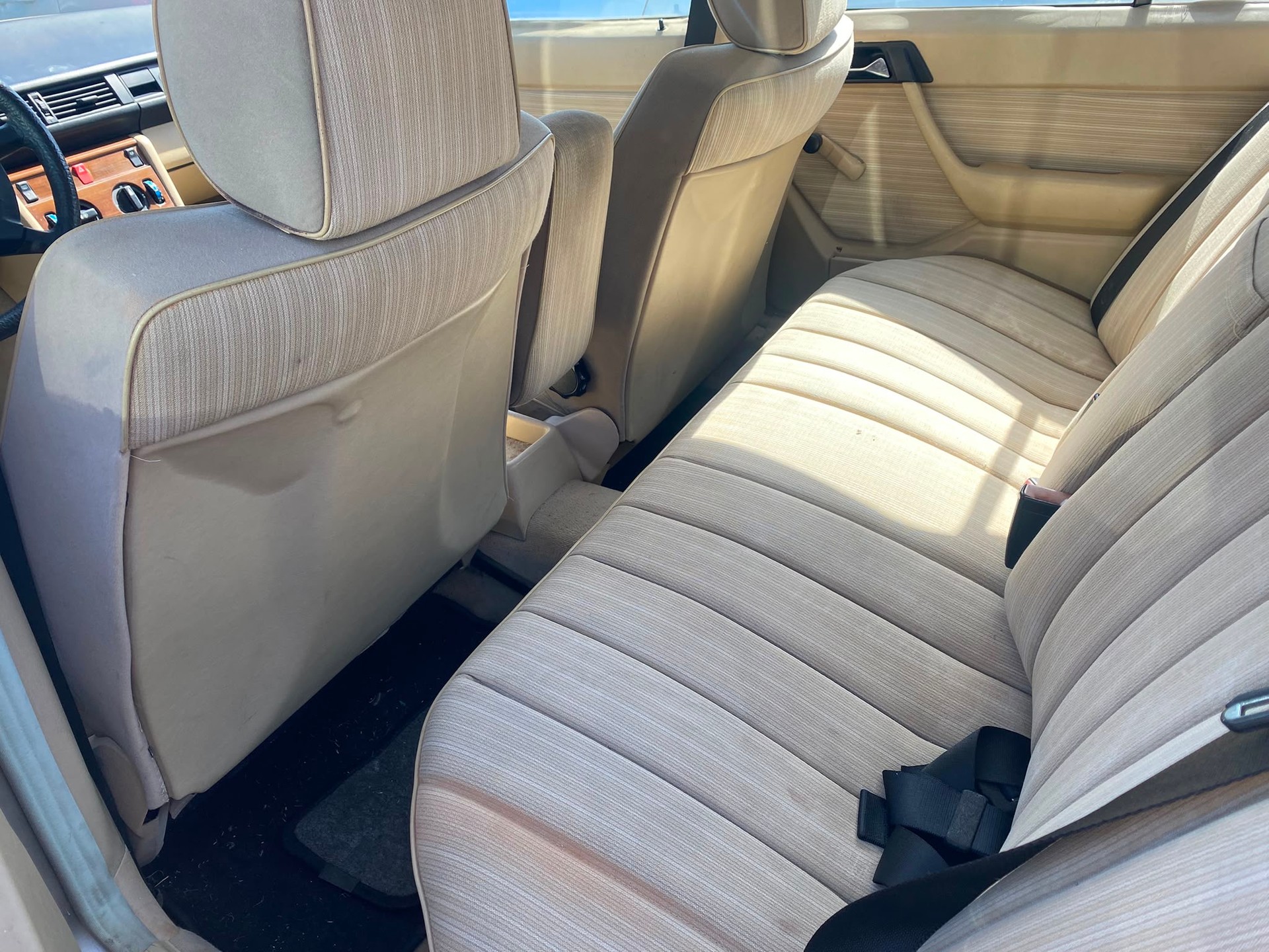 MERCEDES-BENZ 230 E-image-5