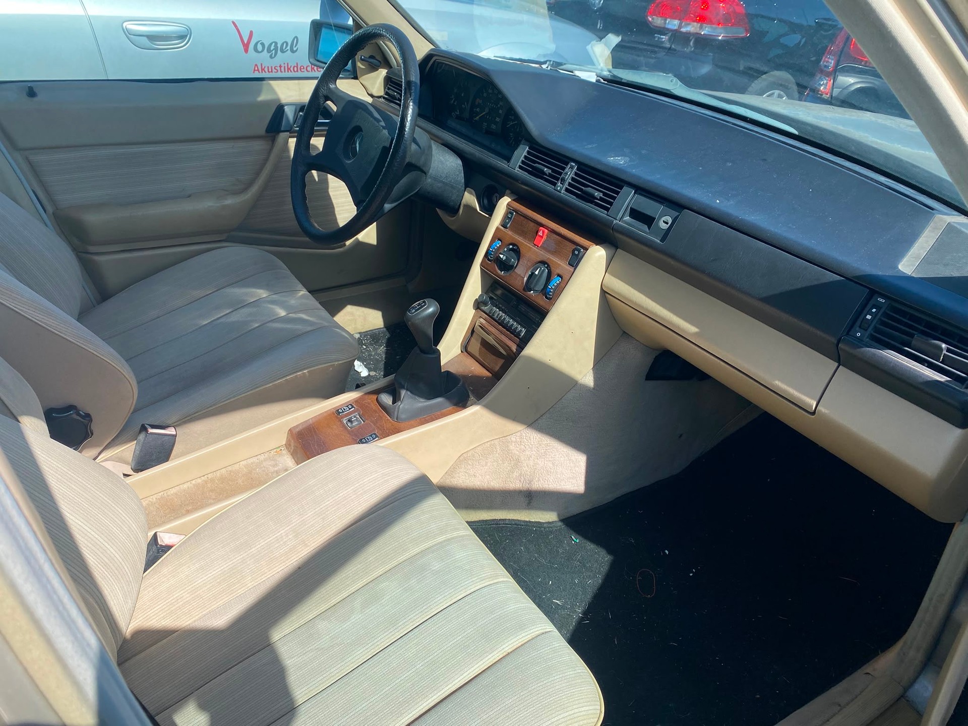 MERCEDES-BENZ 230 E-image-8