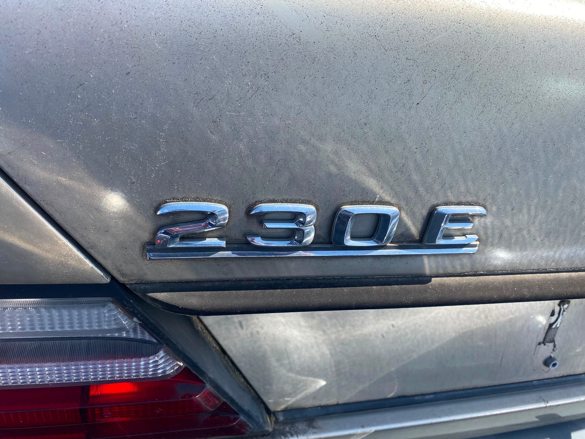 MERCEDES-BENZ 230 E-image-4