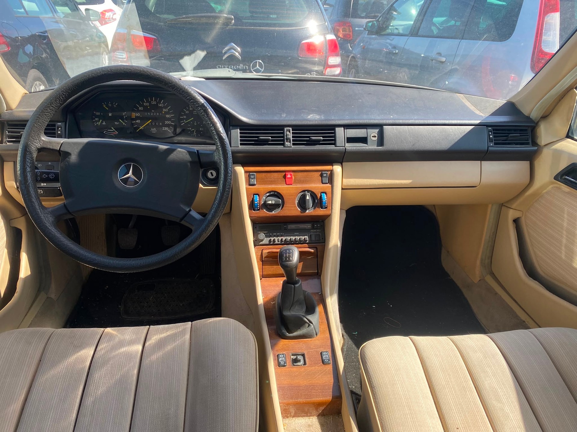 MERCEDES-BENZ 230 E-image-6