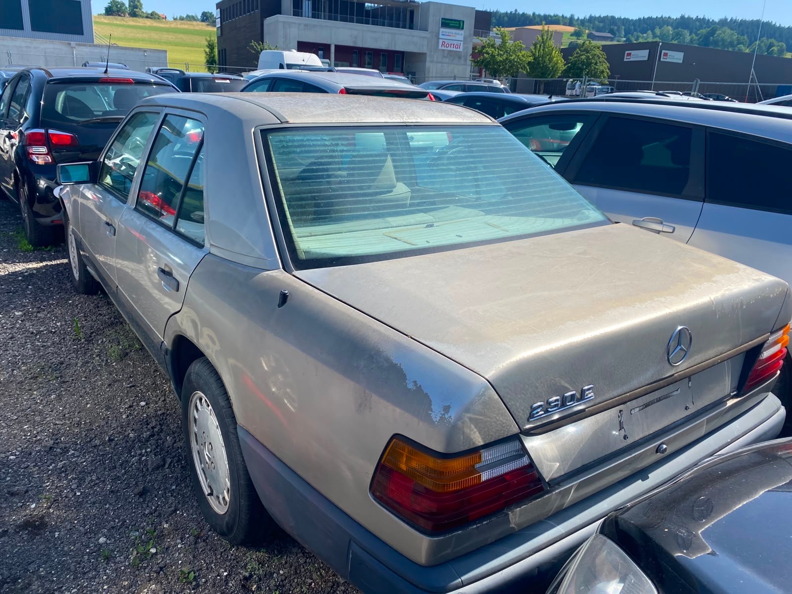 MERCEDES-BENZ 230 E-image-2