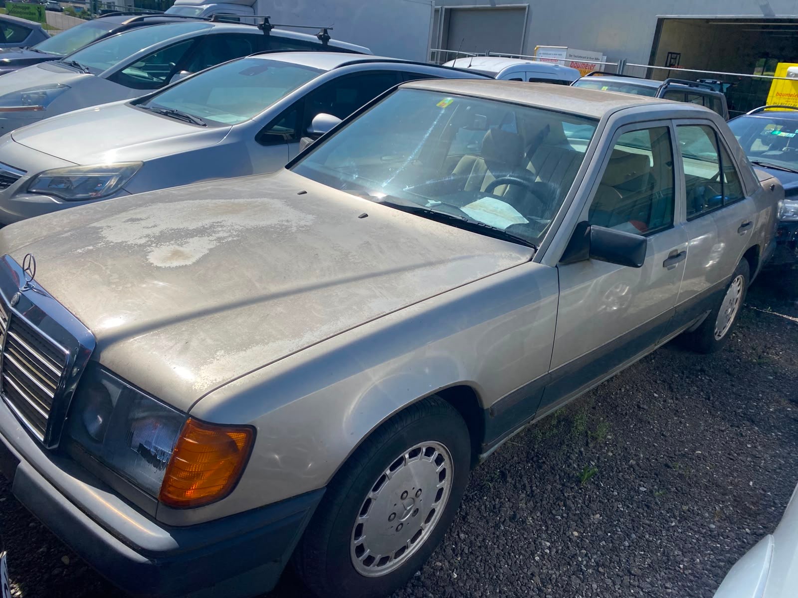 MERCEDES-BENZ 230 E-image-0