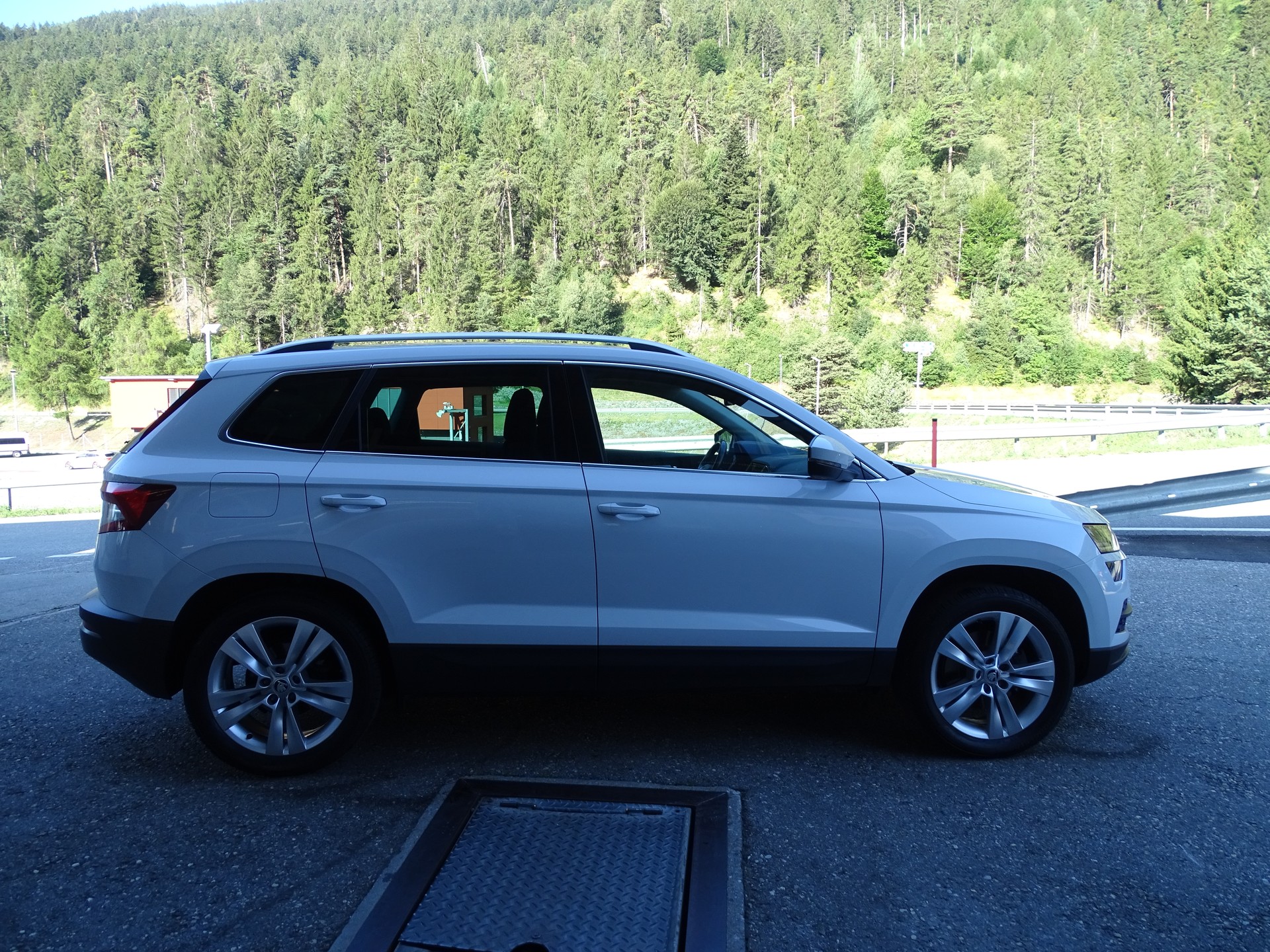 SKODA Karoq 2.0 TDI CR Ambition 4x4-image-6