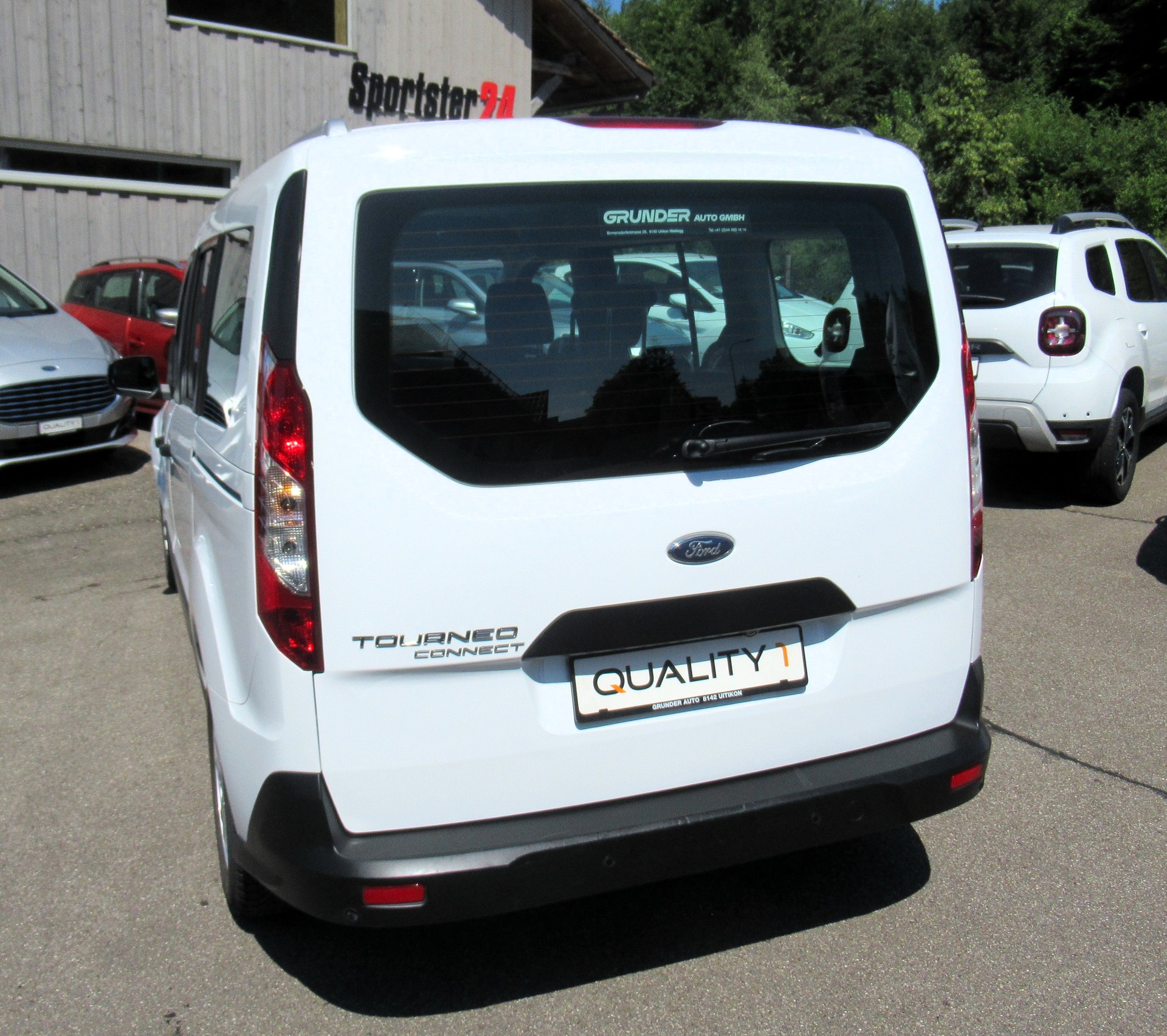 FORD Grand Tourneo Connect 1.5 EcoBlue Trend Automat-image-2