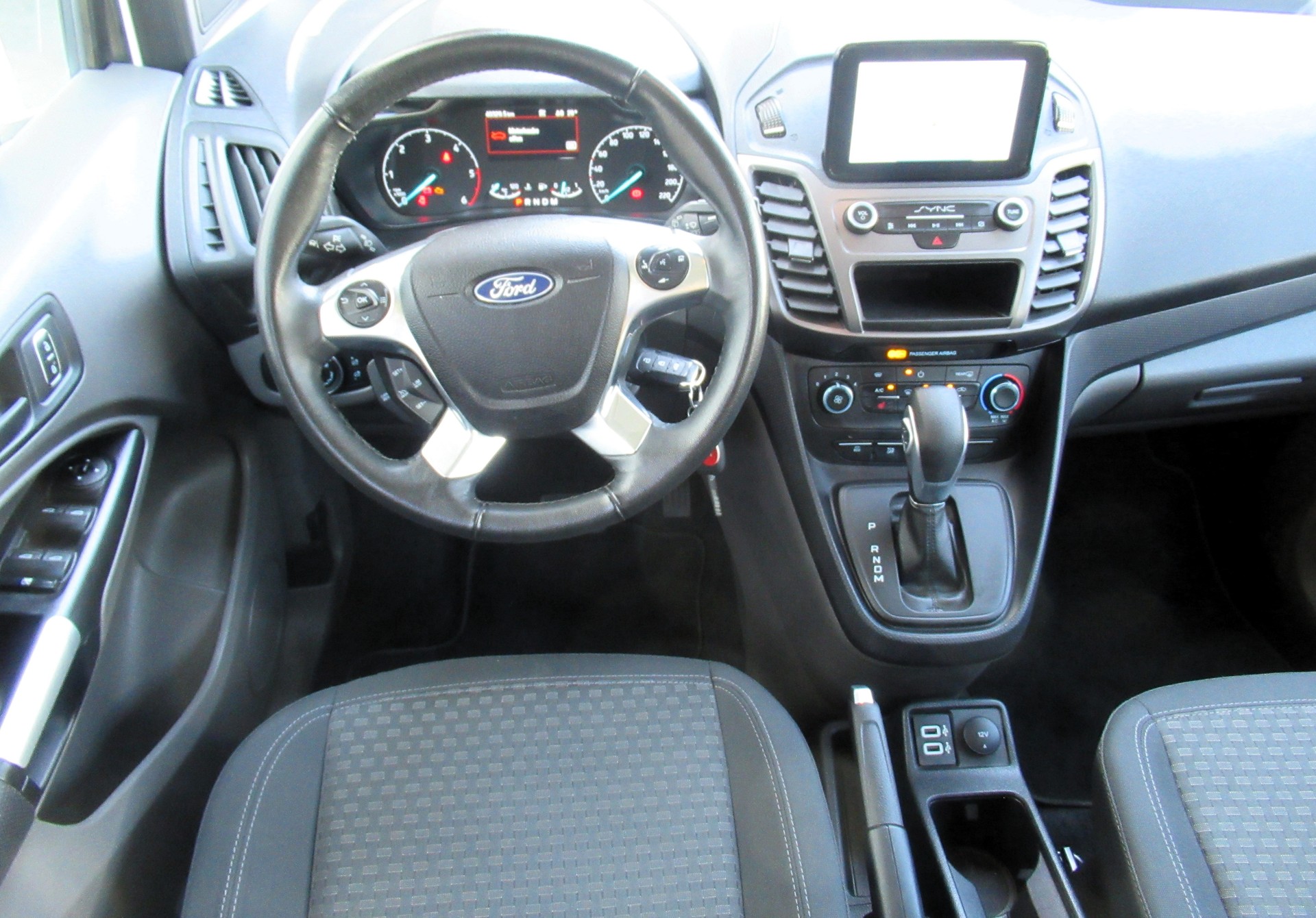 FORD Grand Tourneo Connect 1.5 EcoBlue Trend Automat-image-9
