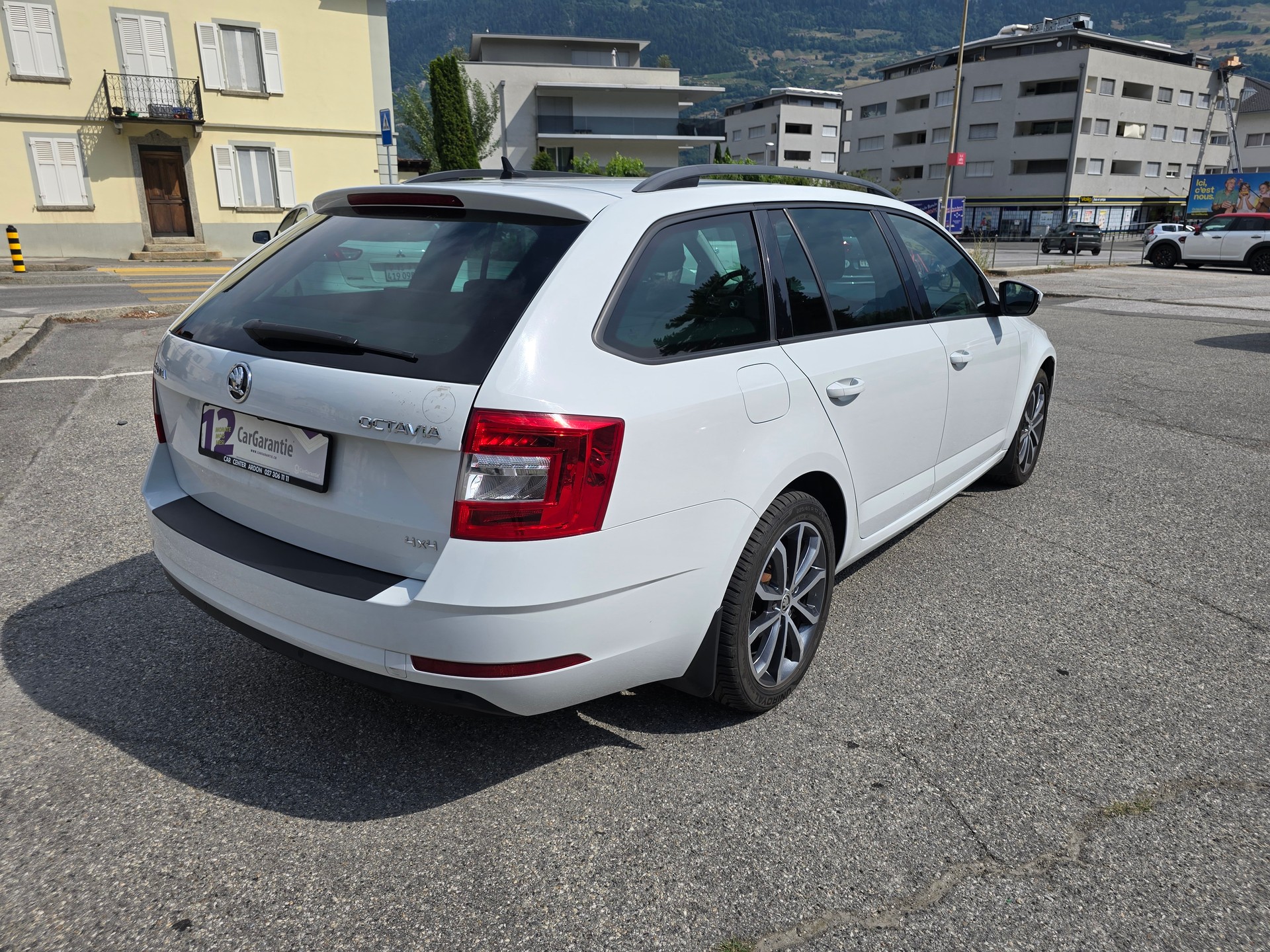 SKODA Octavia Combi 2.0 TSI Soleil 4x4 DSG-image-5