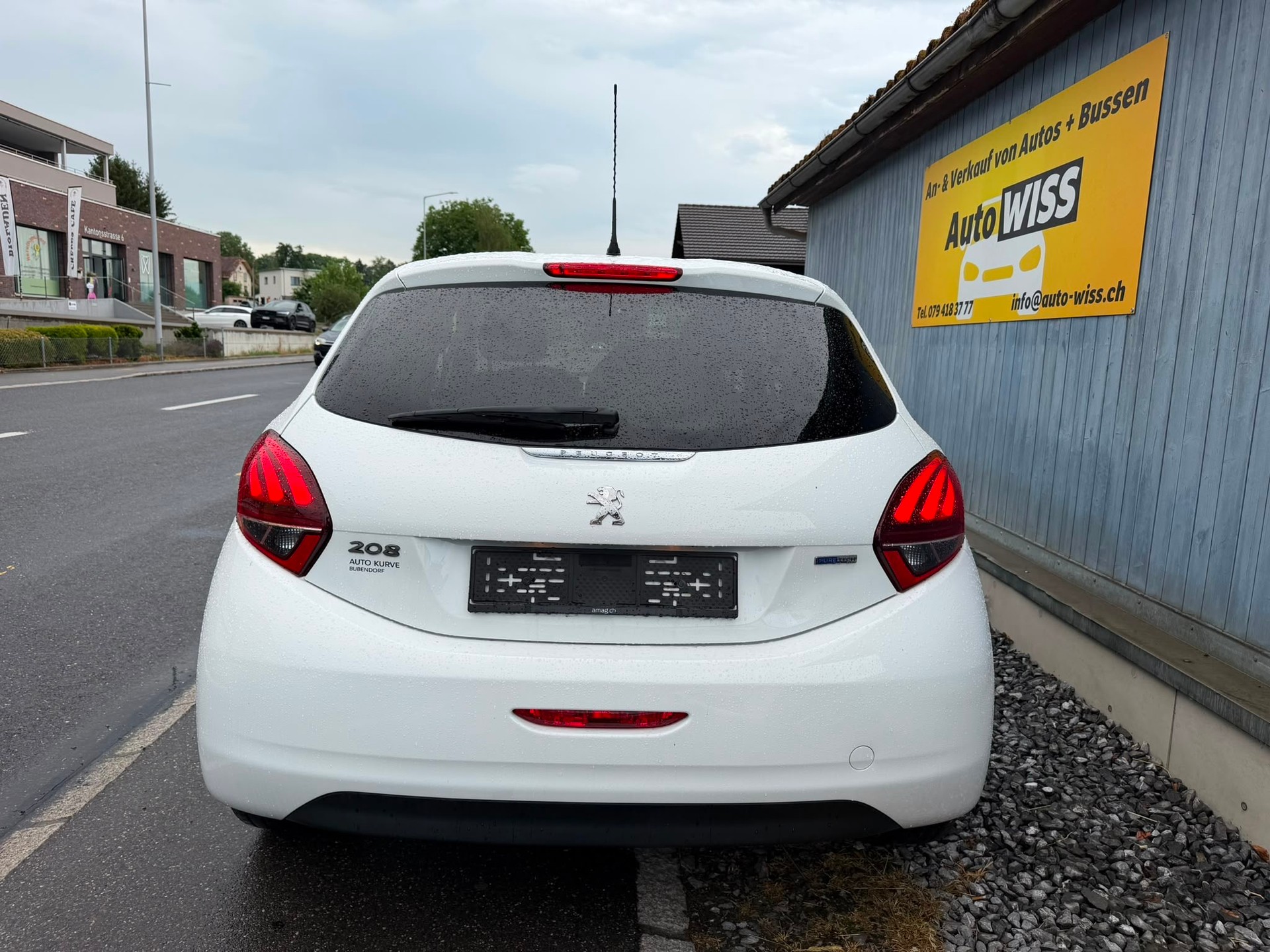 PEUGEOT 208 1.2 PureTech Style-image-5
