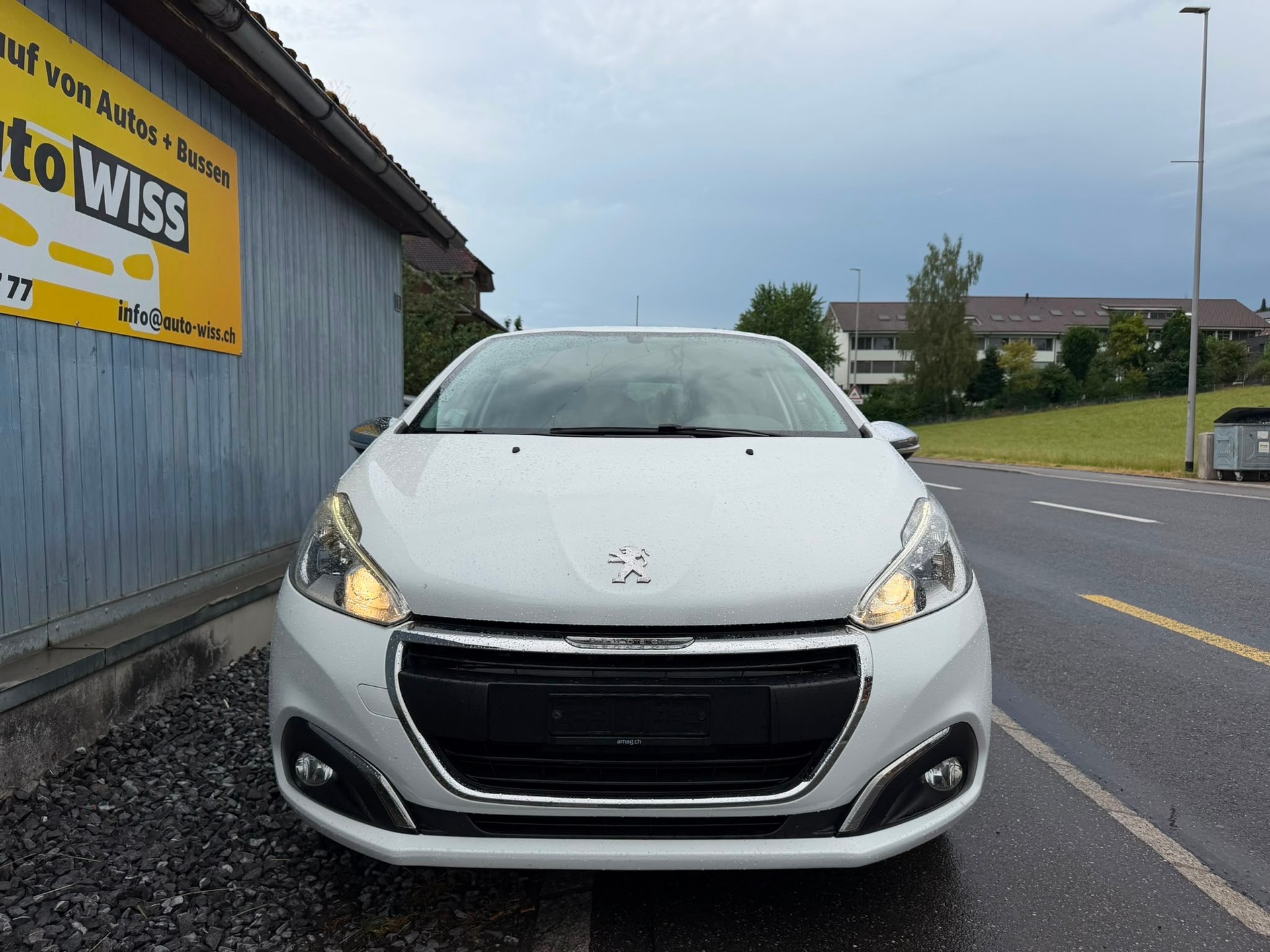 PEUGEOT 208 1.2 PureTech Style-image-0