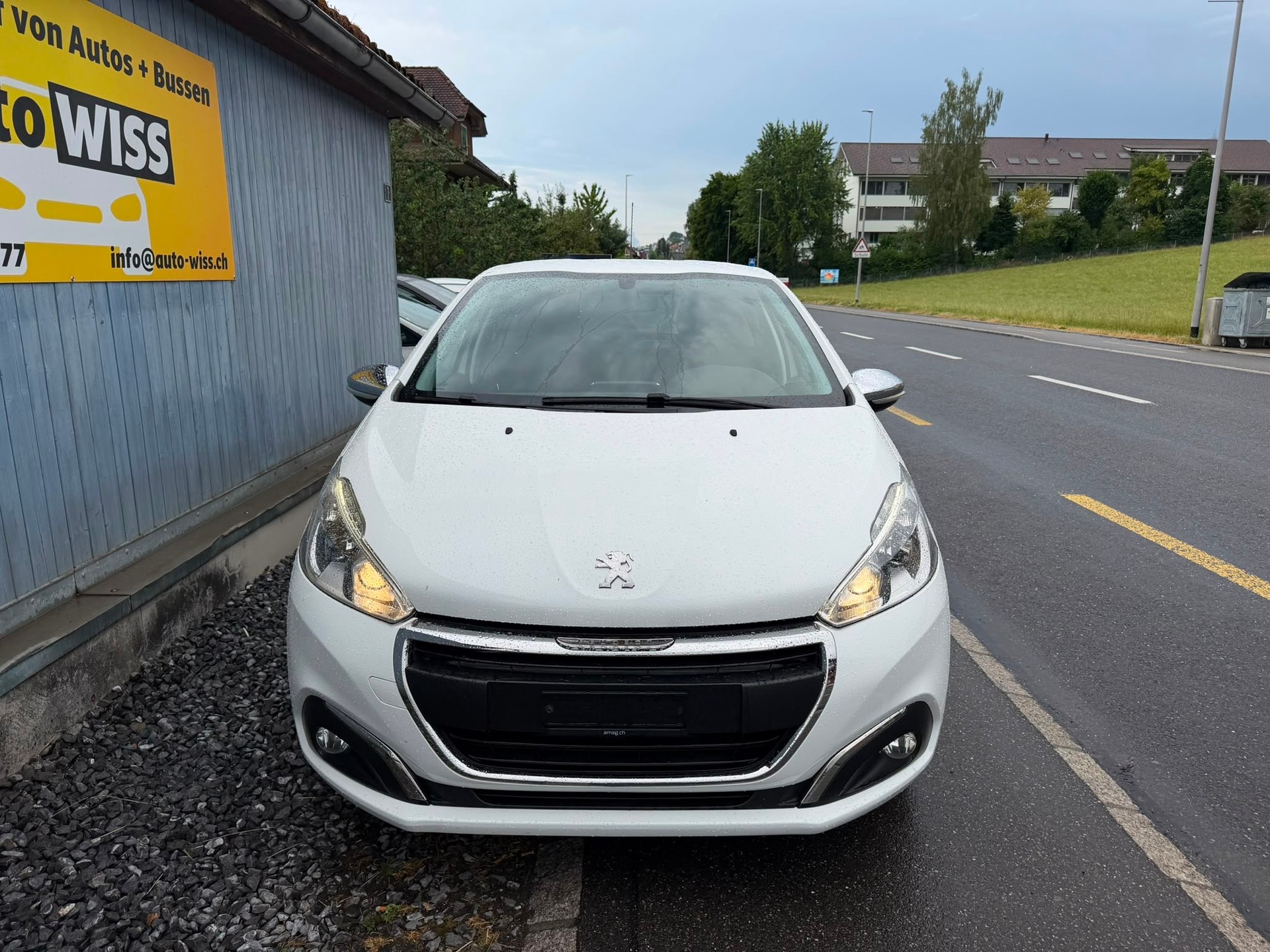 PEUGEOT 208 1.2 PureTech Style-image-2
