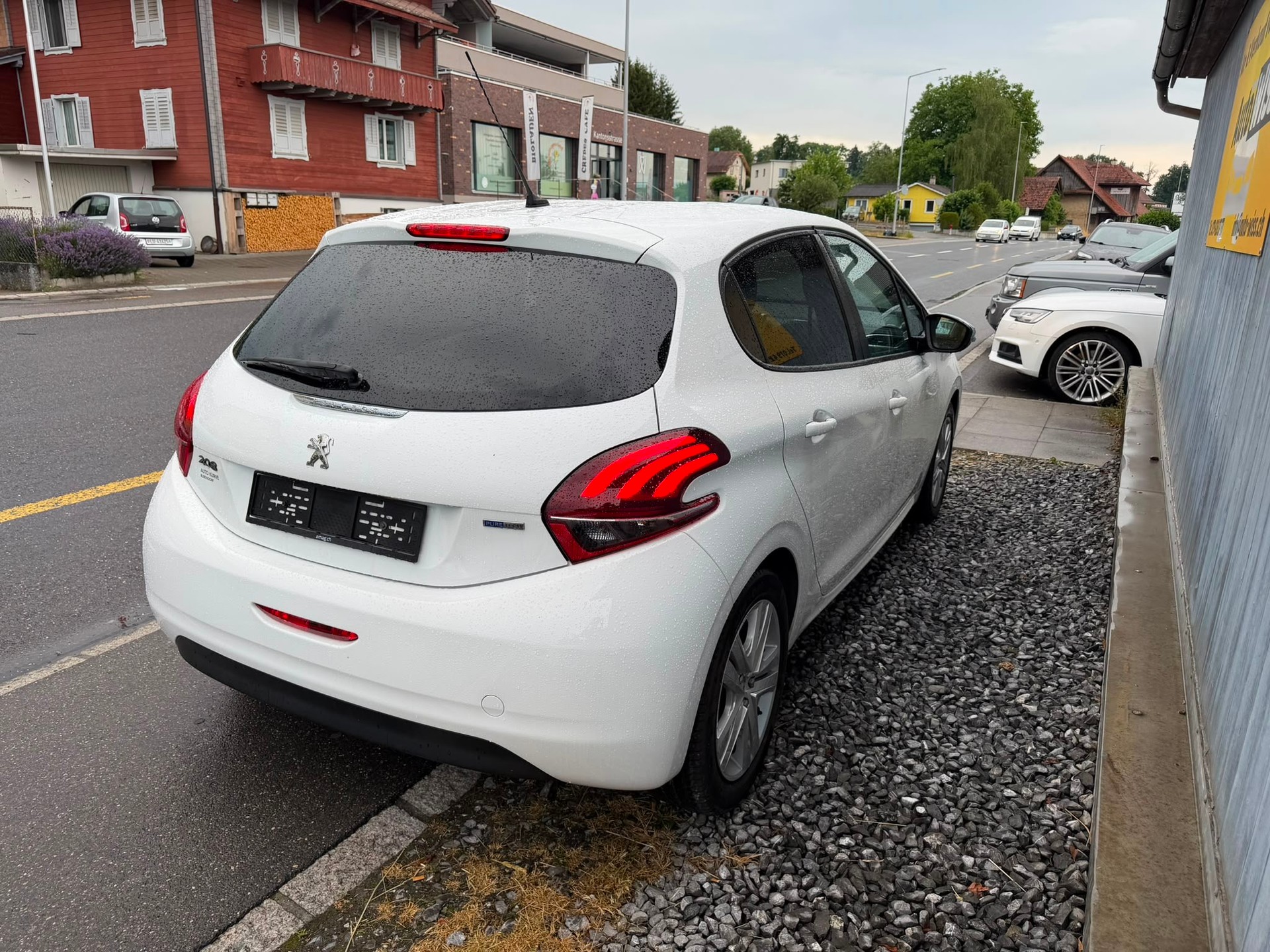 PEUGEOT 208 1.2 PureTech Style-image-6