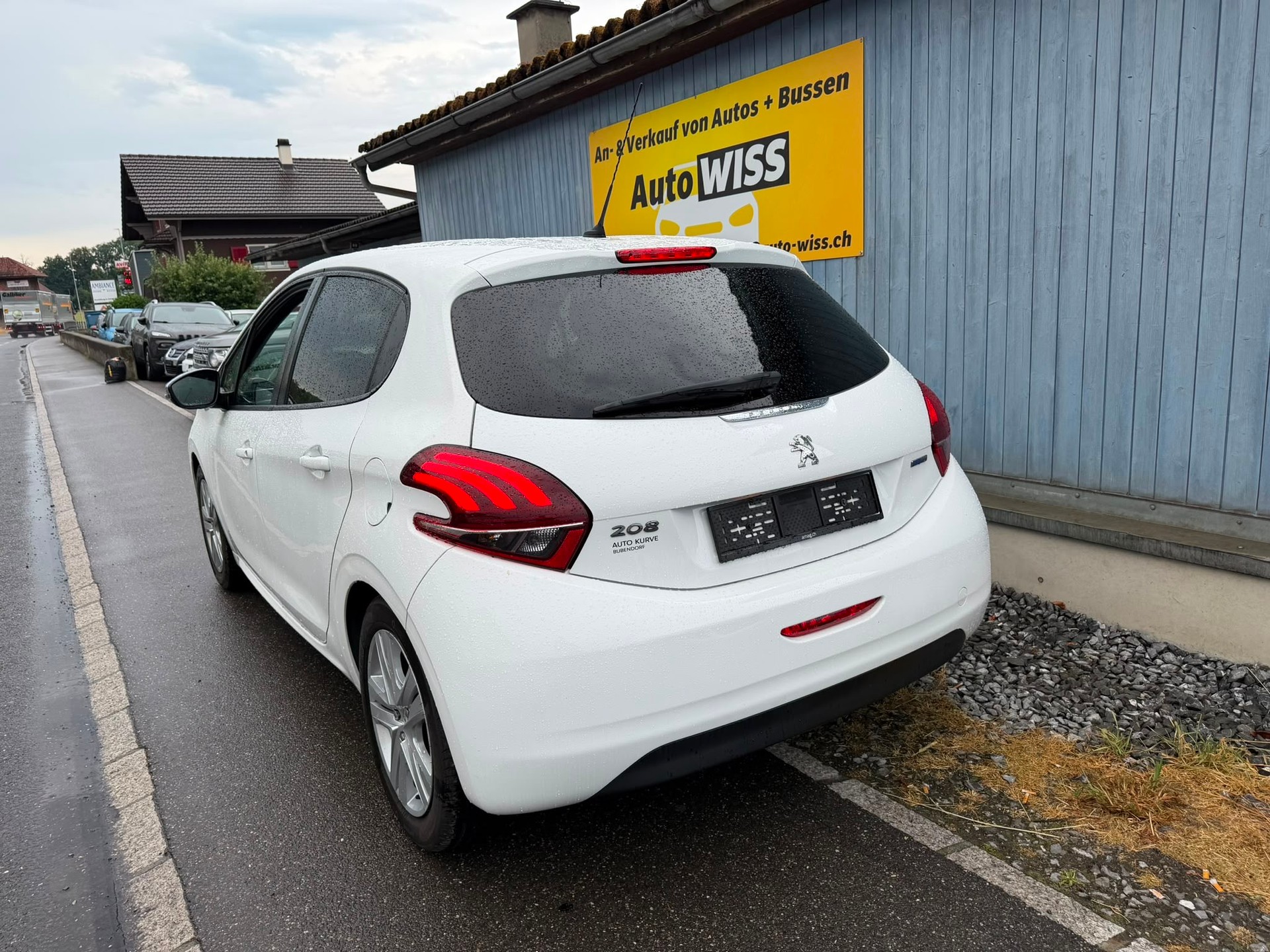 PEUGEOT 208 1.2 PureTech Style-image-4