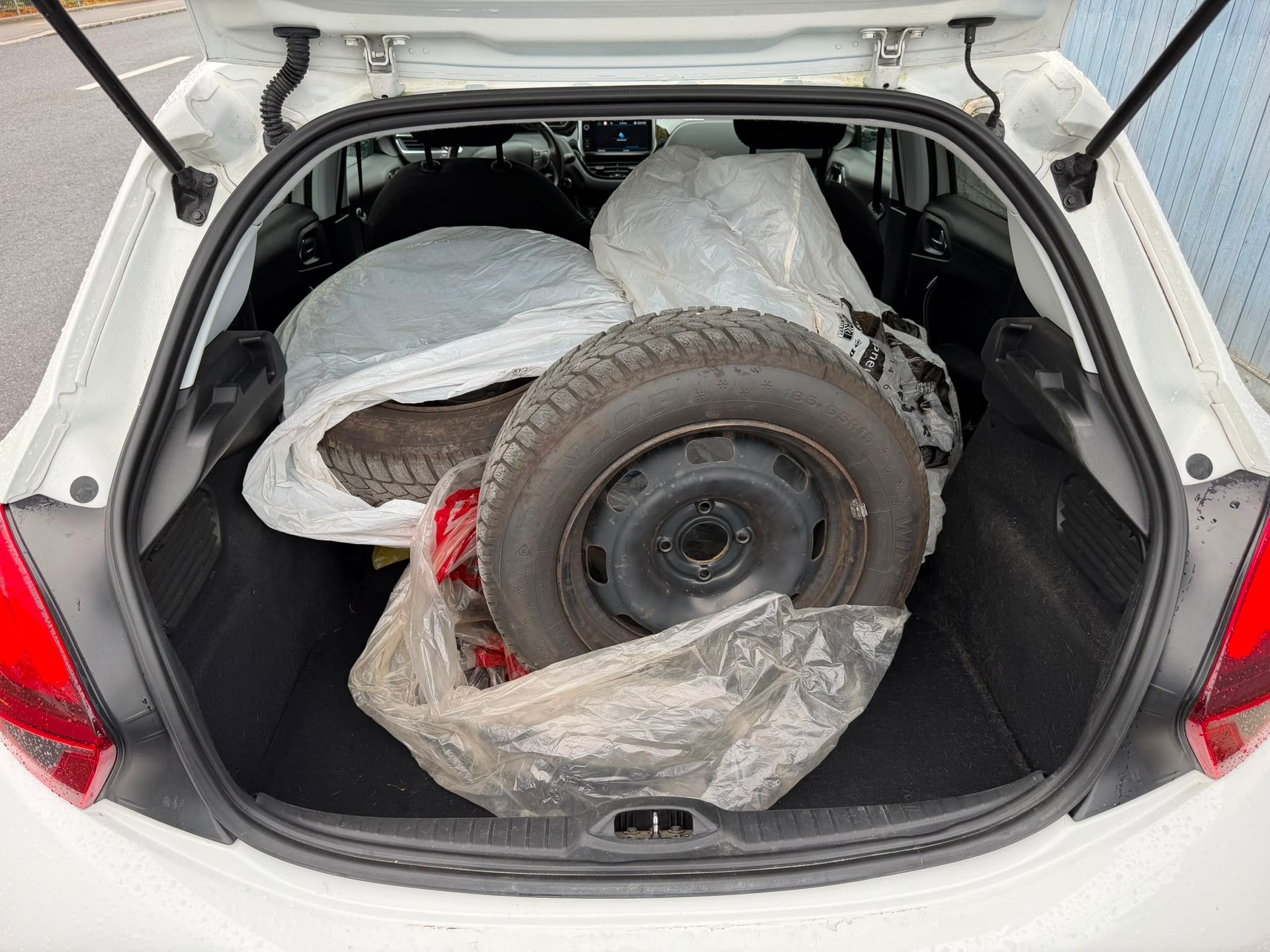 PEUGEOT 208 1.2 PureTech Style-image-7