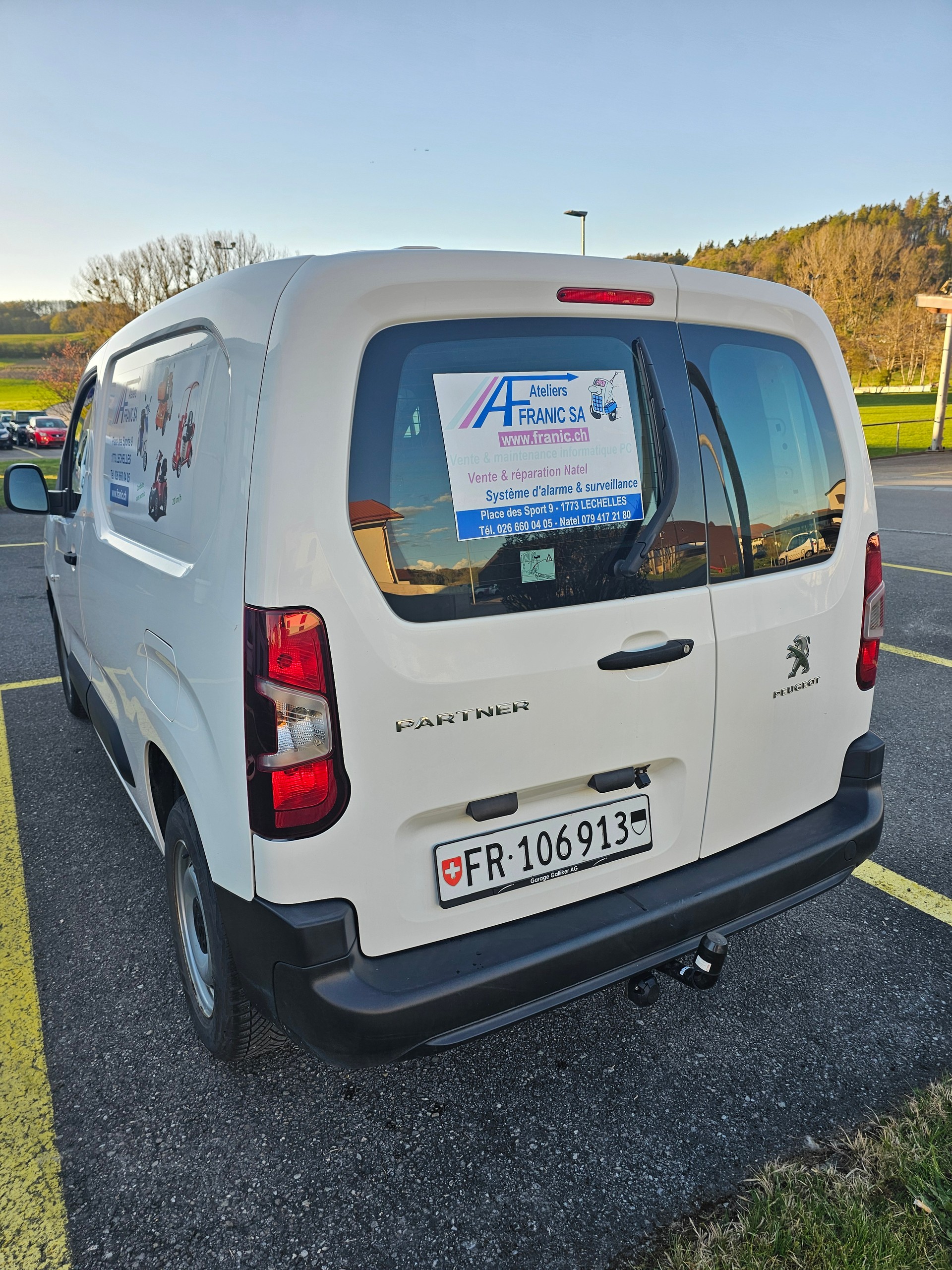 PEUGEOT PARTNER-image-5