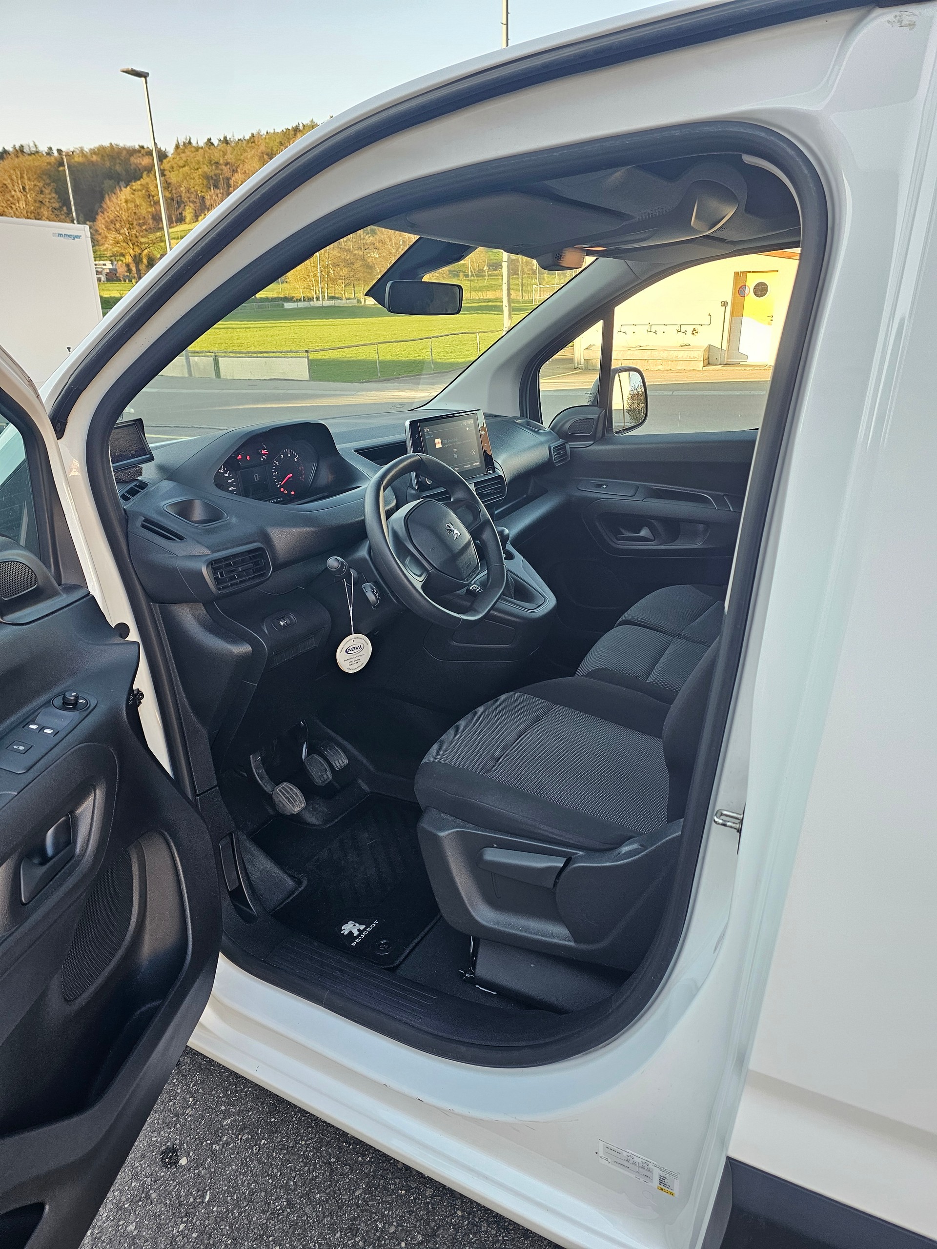 PEUGEOT PARTNER-image-1