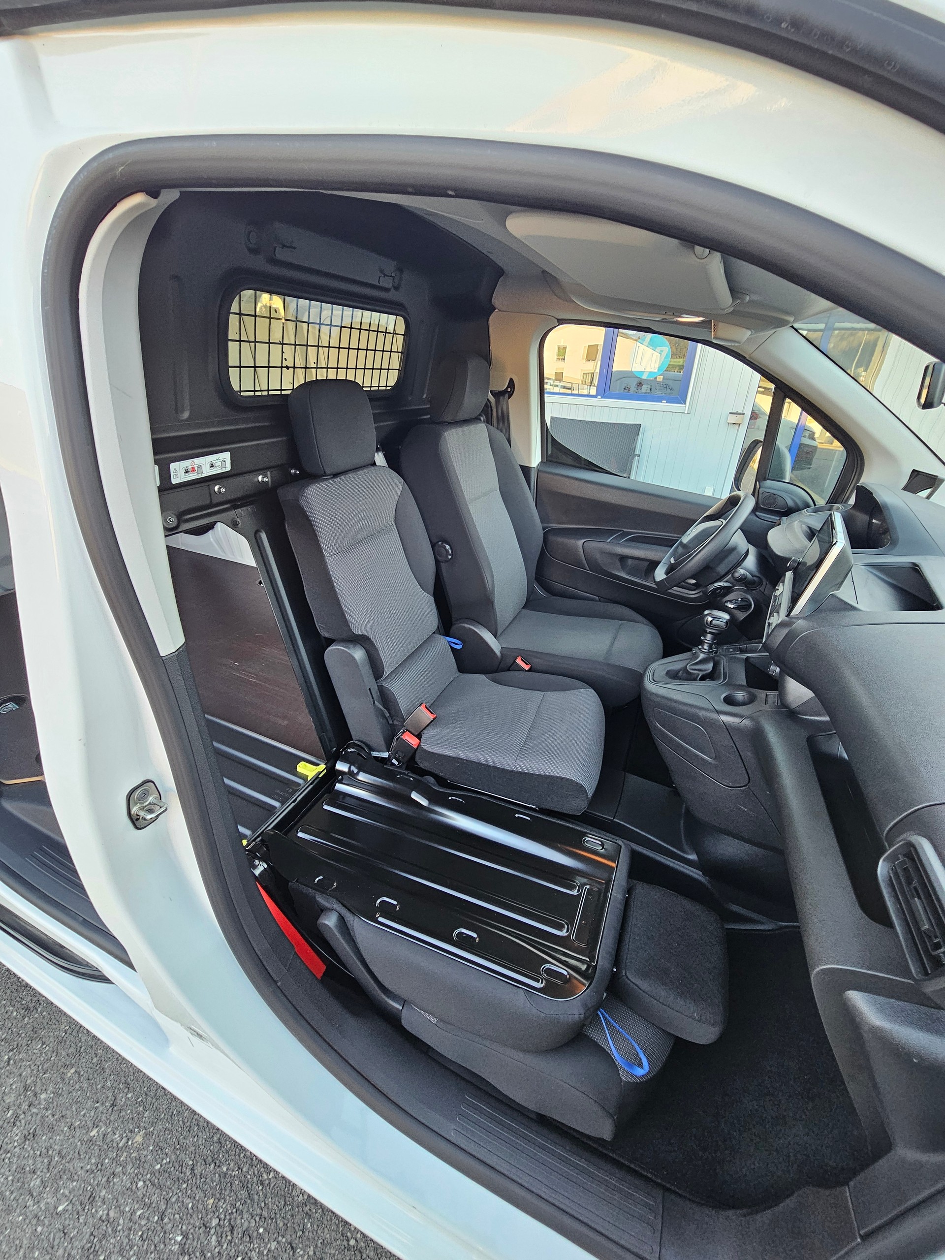 PEUGEOT PARTNER-image-3