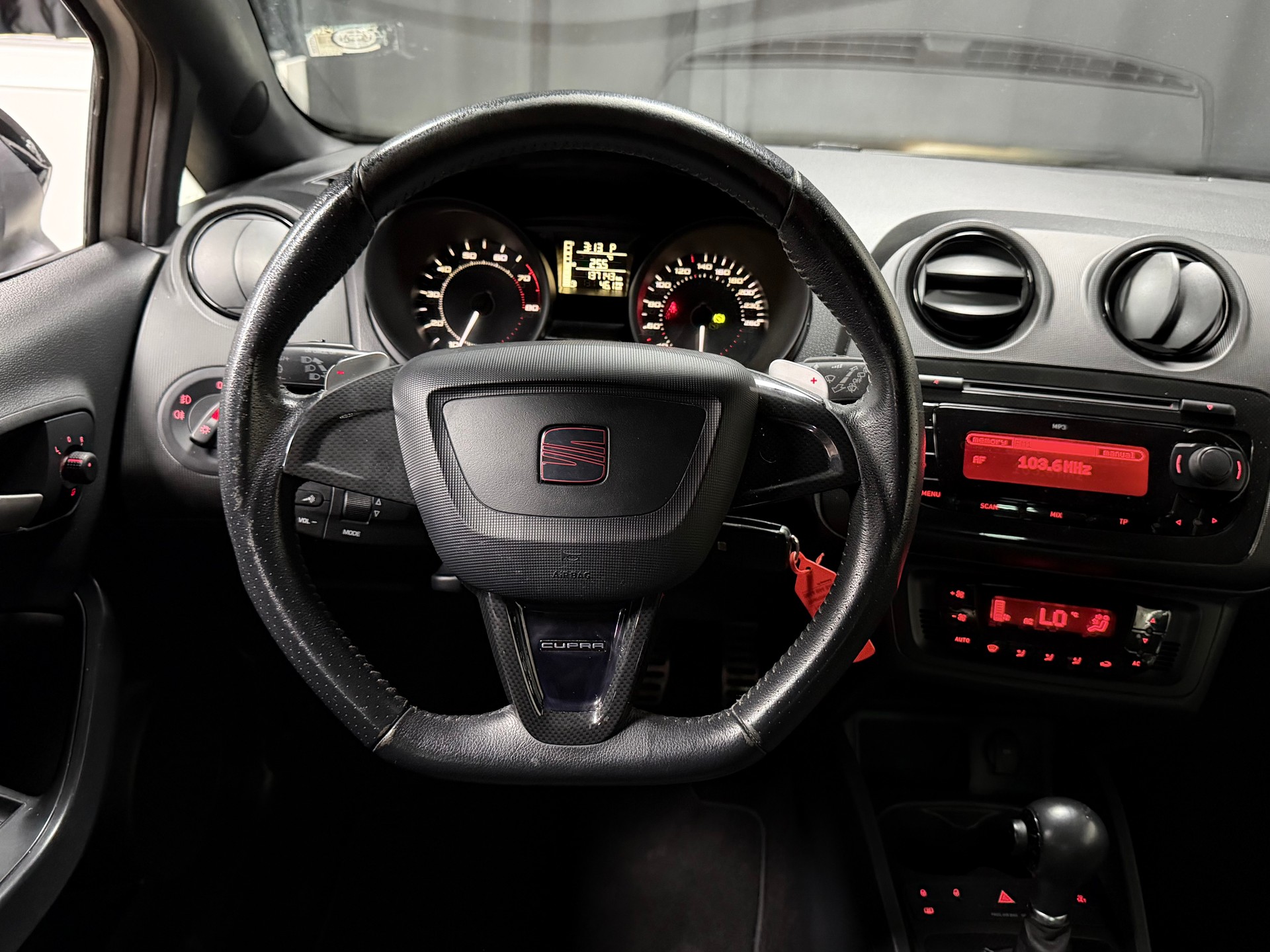 SEAT Ibiza SC 1.4 TSI Cupra DSG-image-12