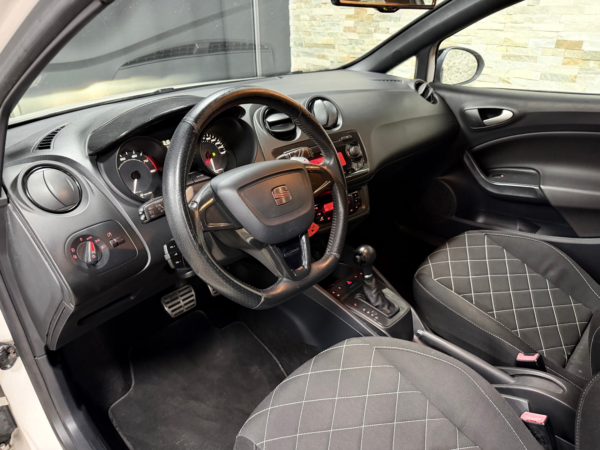 SEAT Ibiza SC 1.4 TSI Cupra DSG-image-9