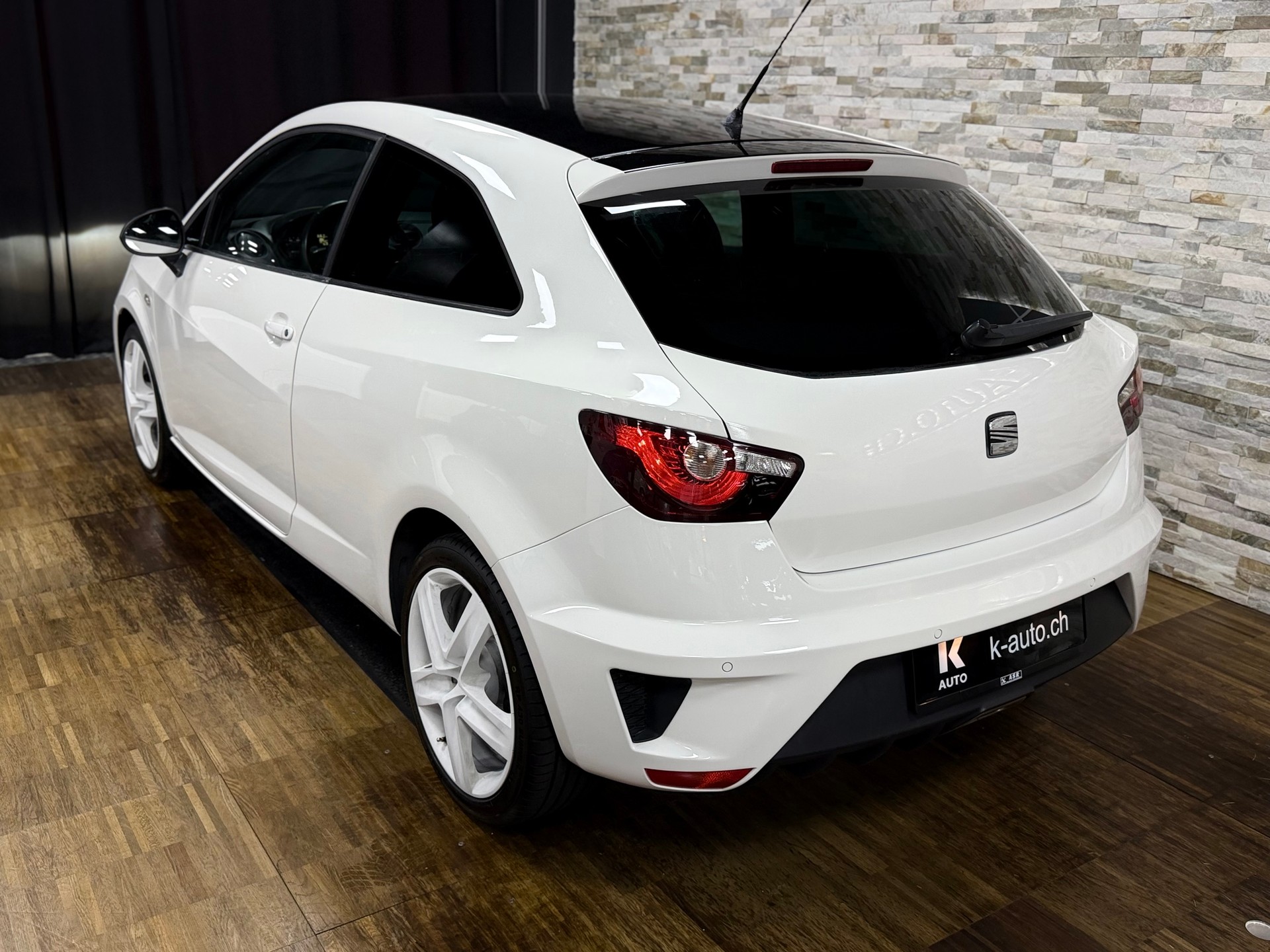 SEAT Ibiza SC 1.4 TSI Cupra DSG-image-1