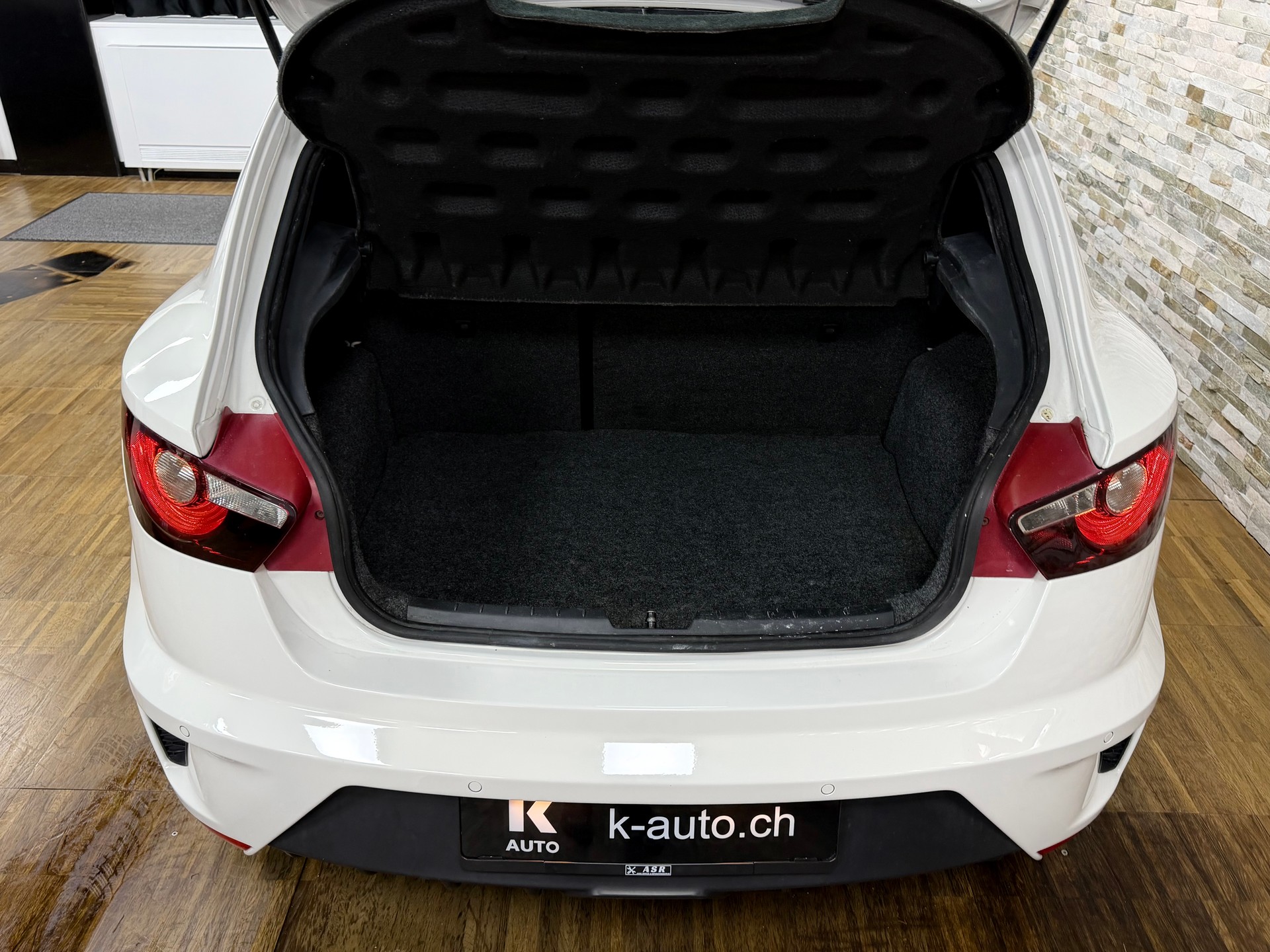 SEAT Ibiza SC 1.4 TSI Cupra DSG-image-16