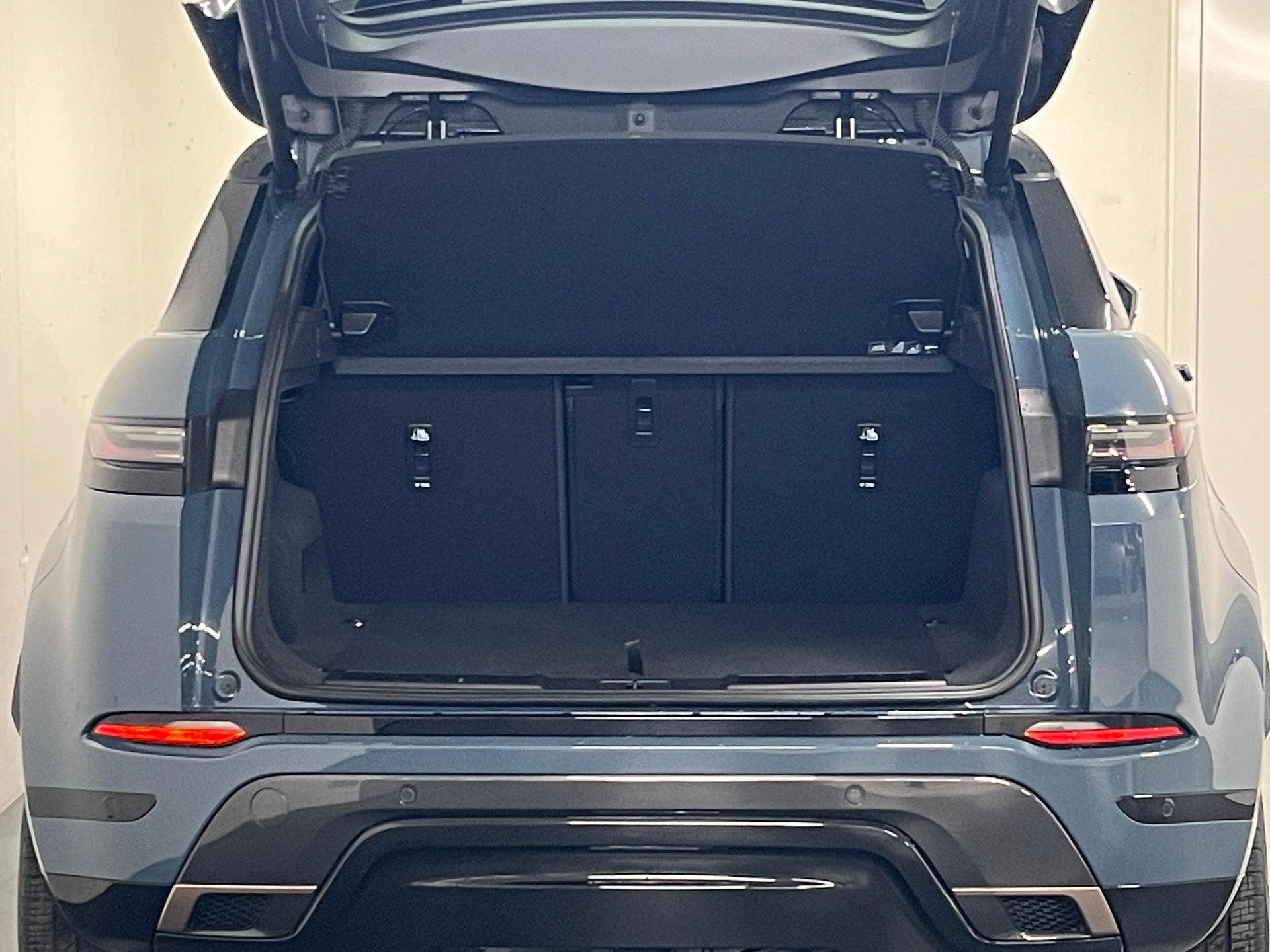 LAND ROVER Range Rover Evoque 1.5 T 270e Dynamic SE-image-10