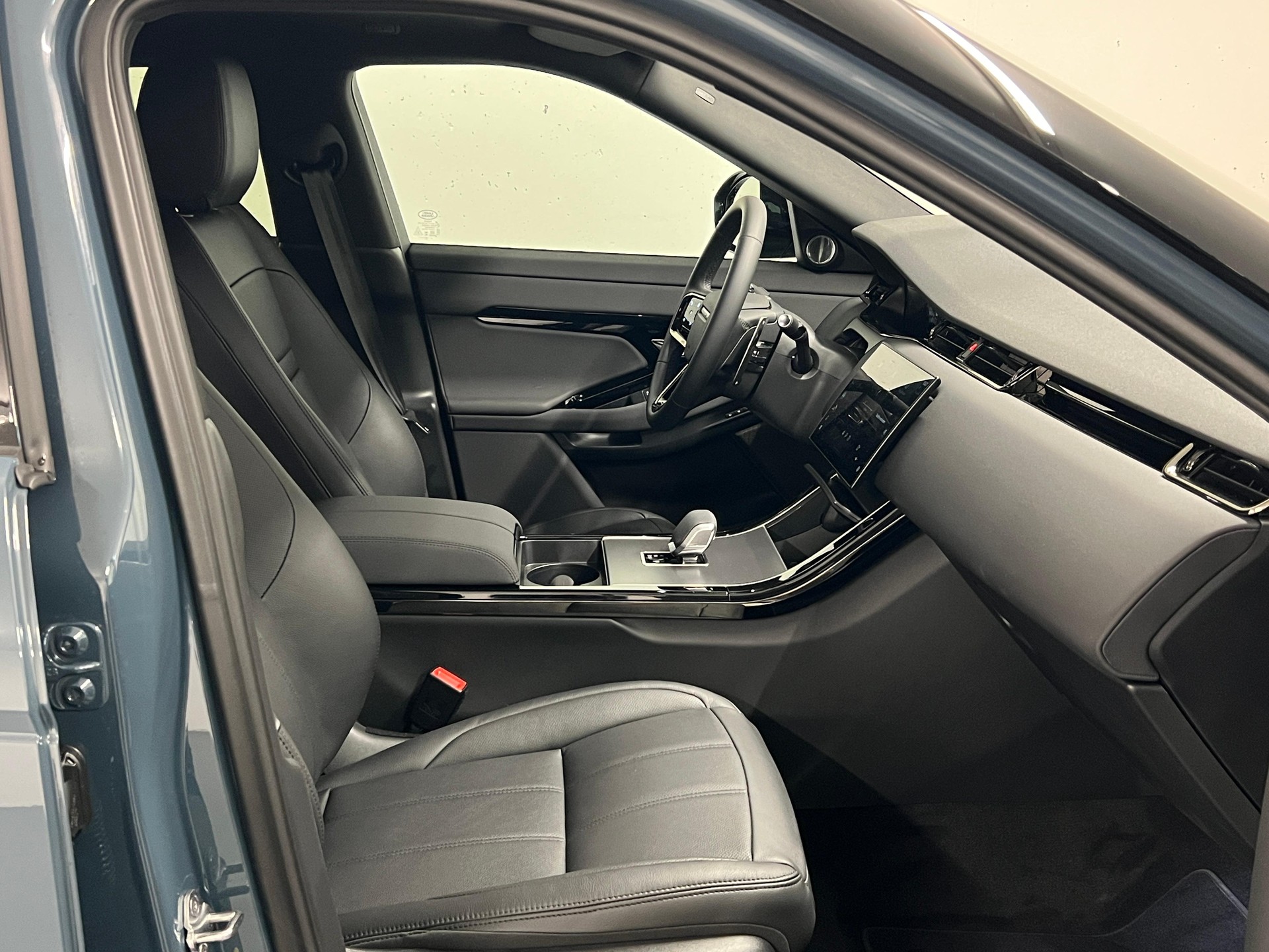 LAND ROVER Range Rover Evoque 1.5 T 270e Dynamic SE-image-2