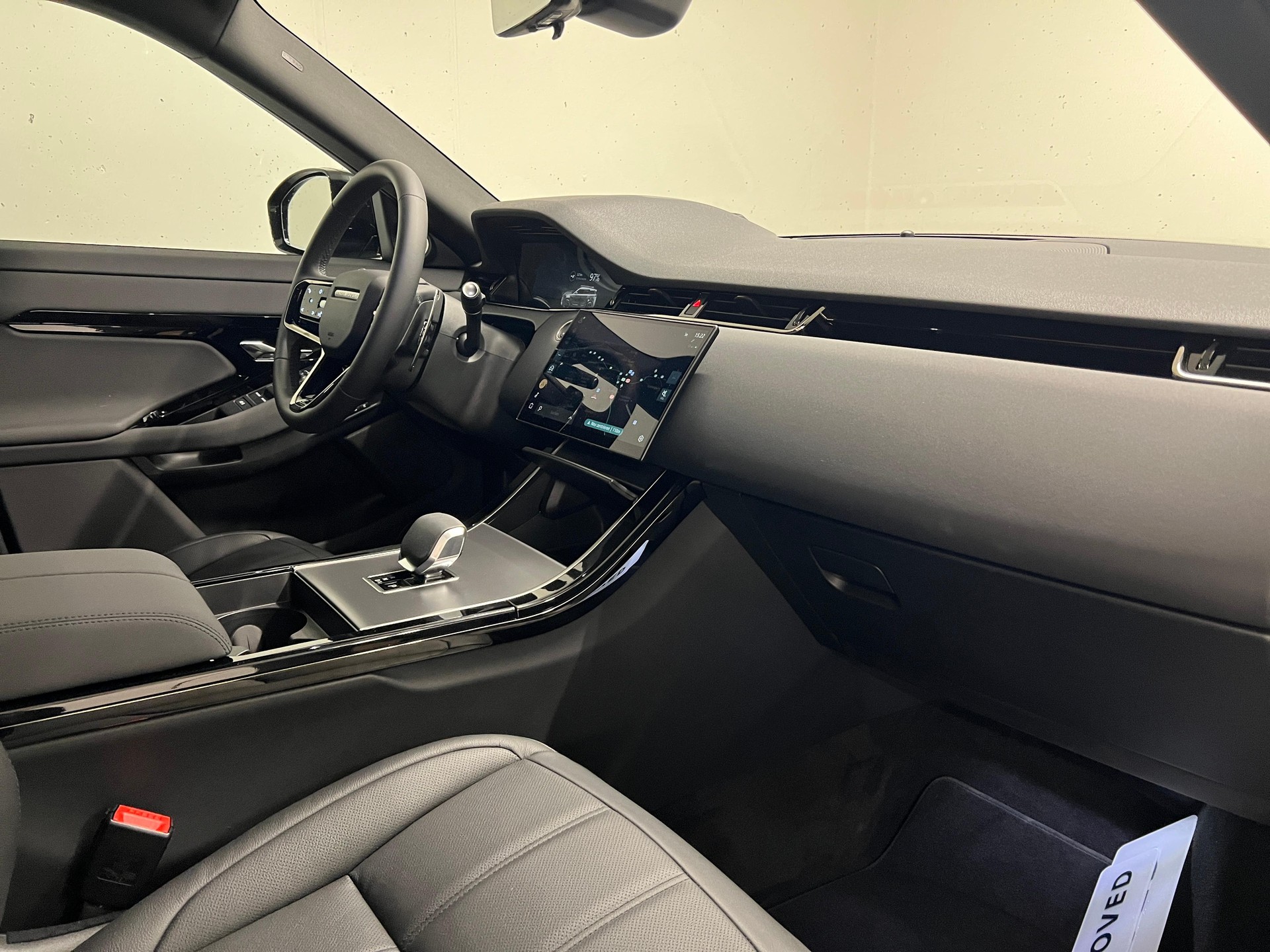 LAND ROVER Range Rover Evoque 1.5 T 270e Dynamic SE-image-6