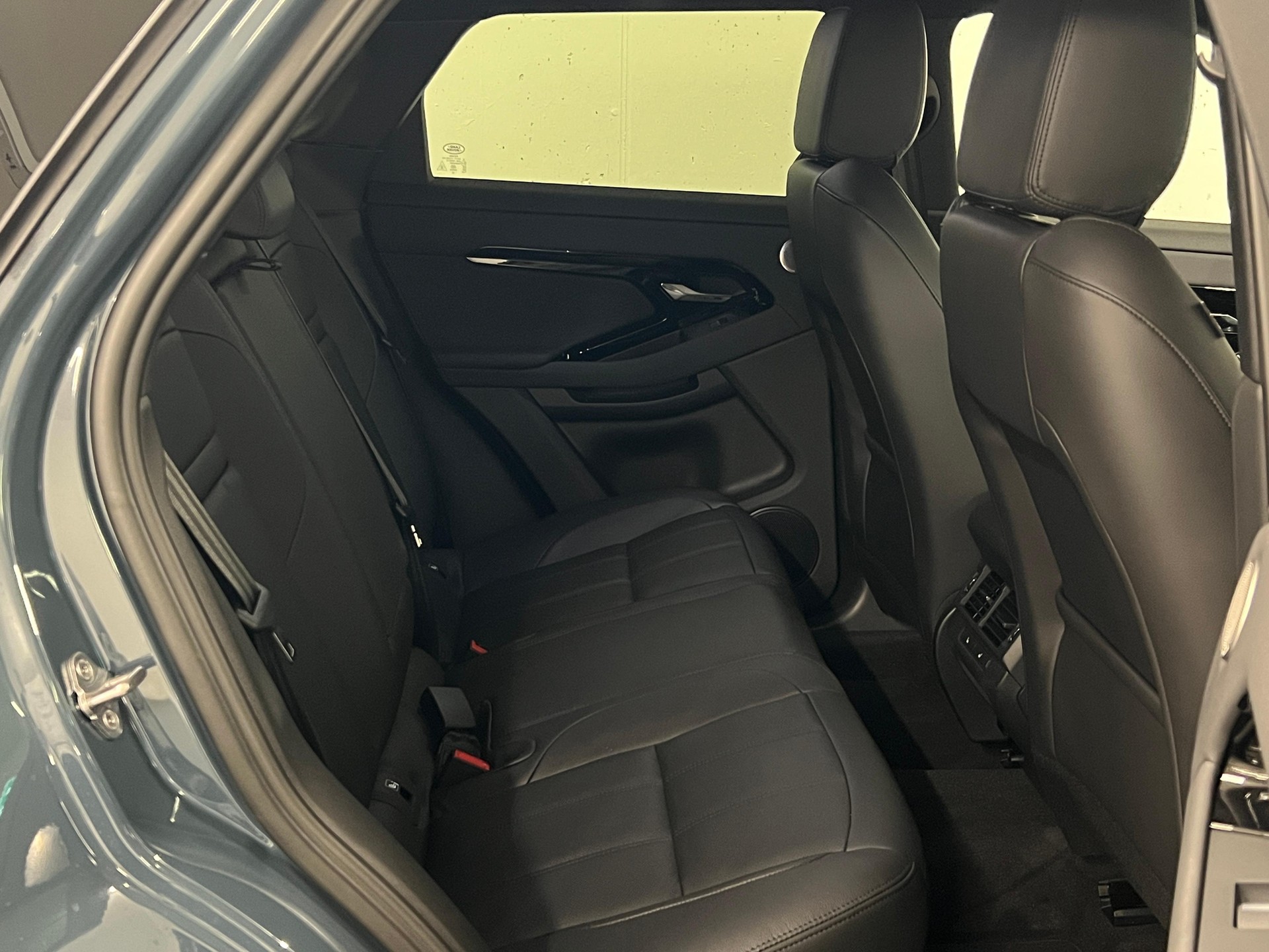 LAND ROVER Range Rover Evoque 1.5 T 270e Dynamic SE-image-4