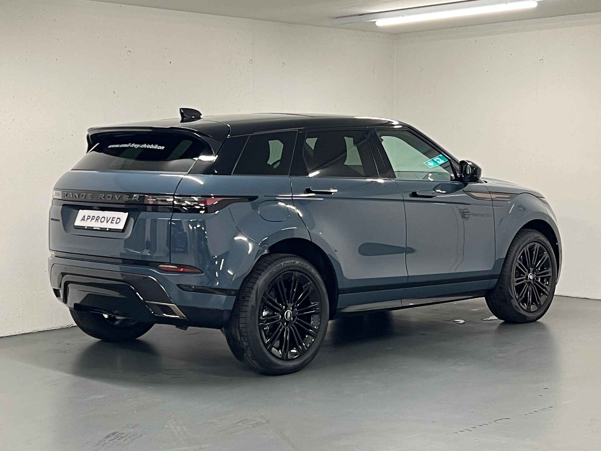 LAND ROVER Range Rover Evoque 1.5 T 270e Dynamic SE-image-11