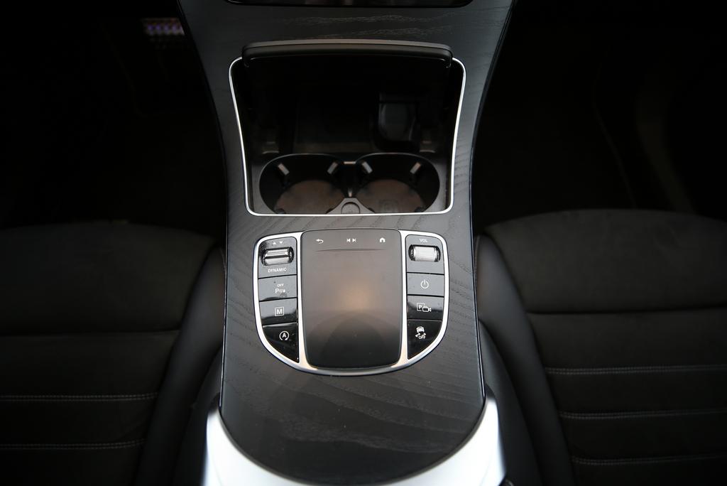 MERCEDES-BENZ GLC 200 AMG Line 4m-image-9
