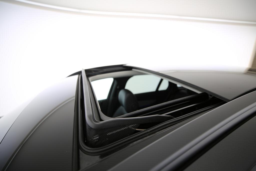 MERCEDES-BENZ GLC 200 AMG Line 4m-image-12