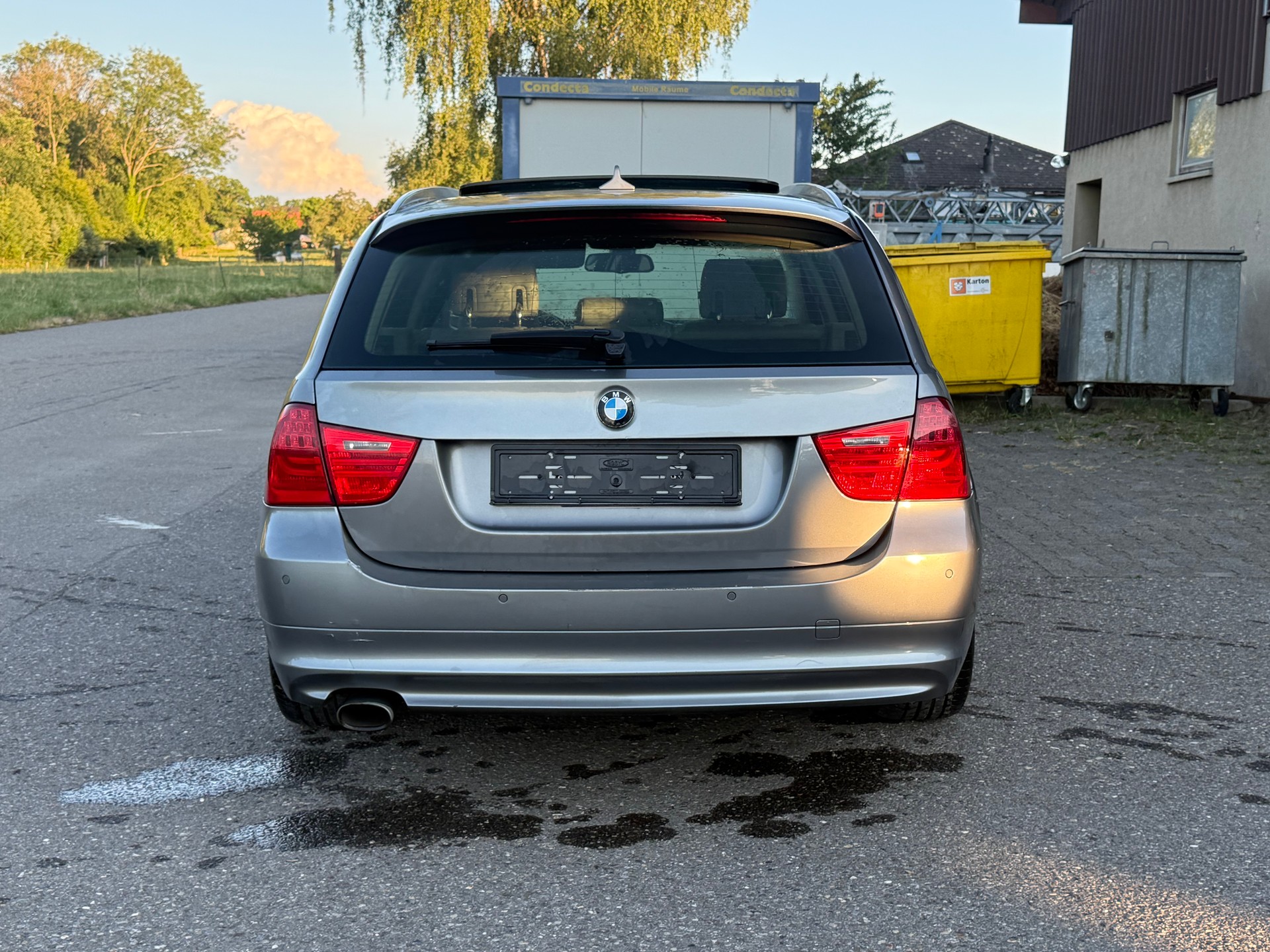 BMW 320d Touring-image-5