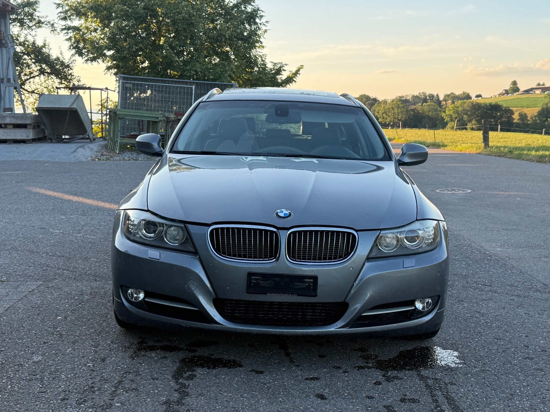 BMW 320d Touring-image-1