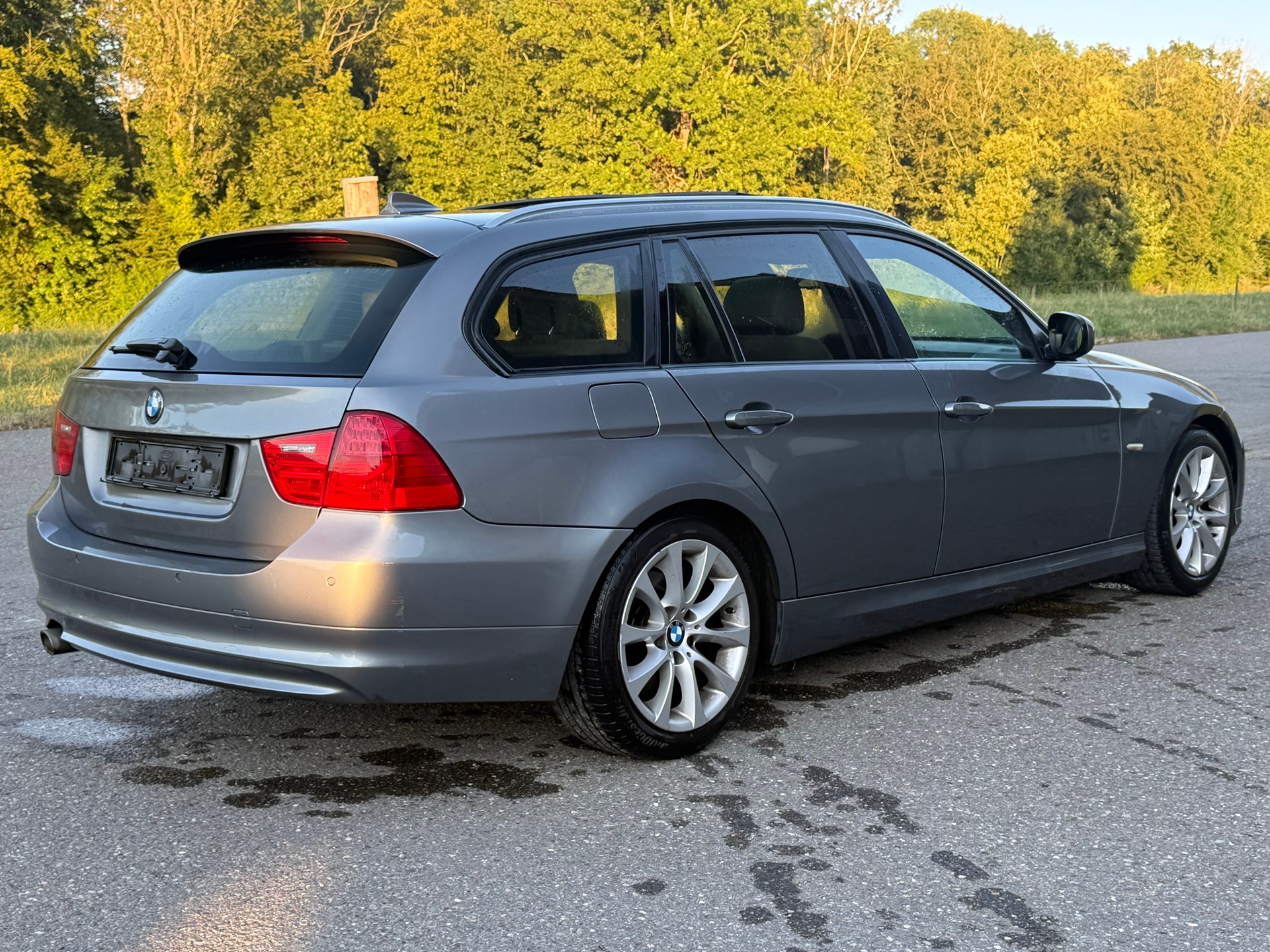 BMW 320d Touring-image-4