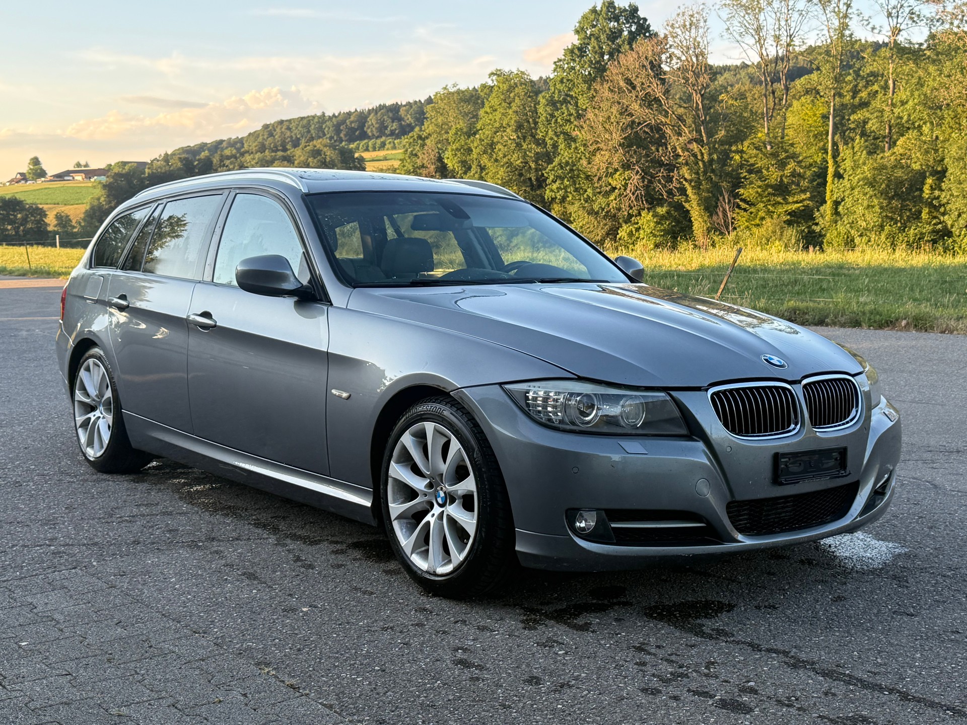 BMW 320d Touring-image-2