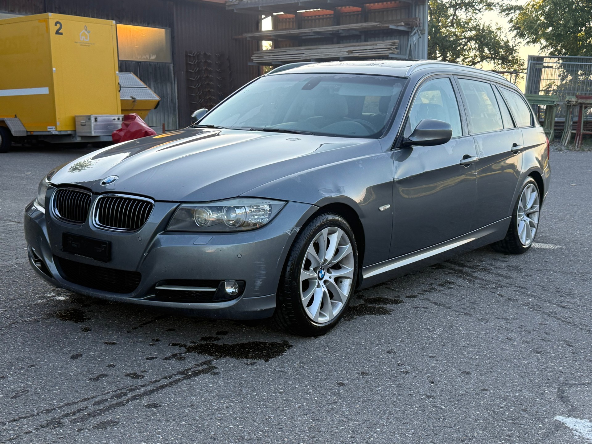BMW 320d Touring-image-0