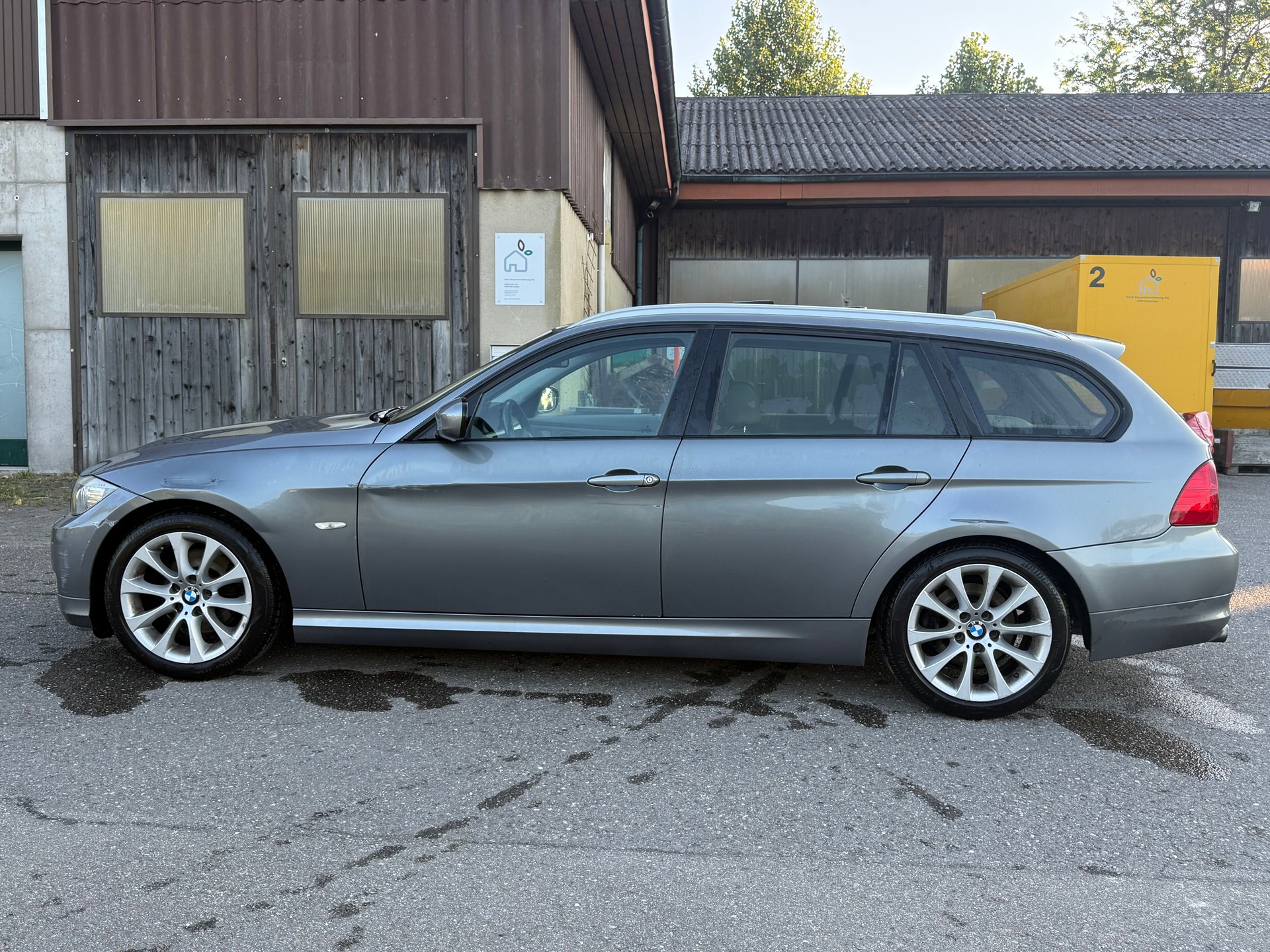 BMW 320d Touring-image-7