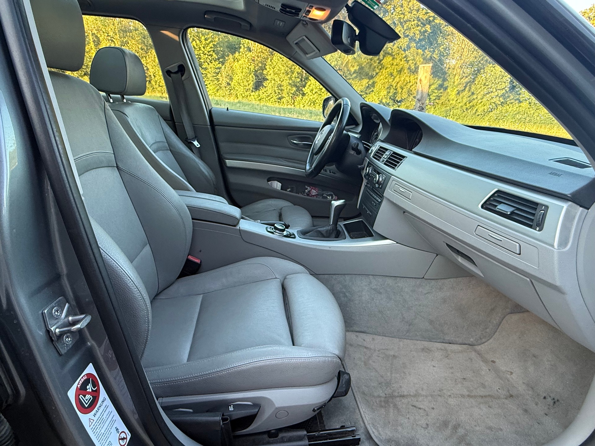 BMW 320d Touring-image-10