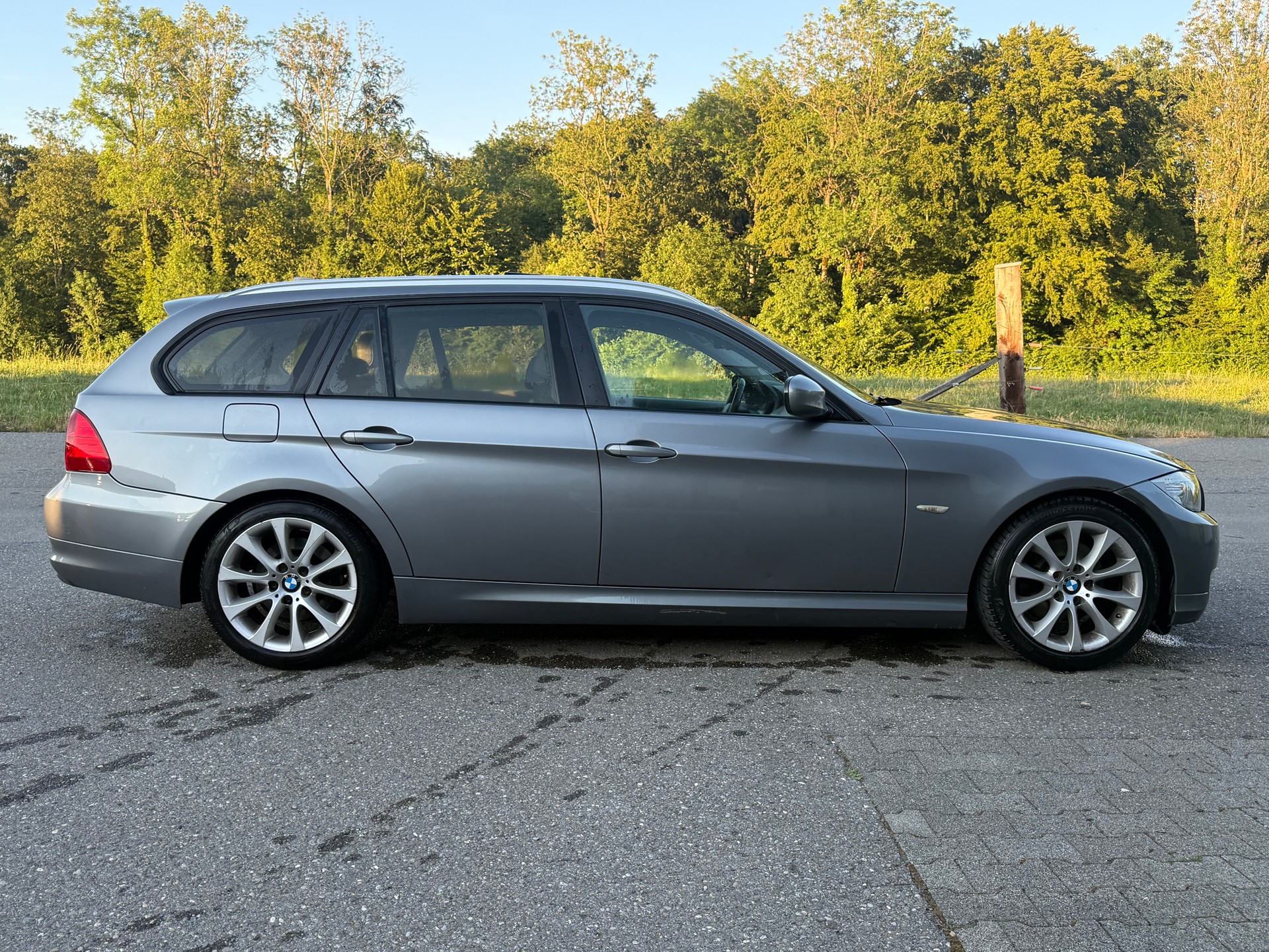 BMW 320d Touring-image-3