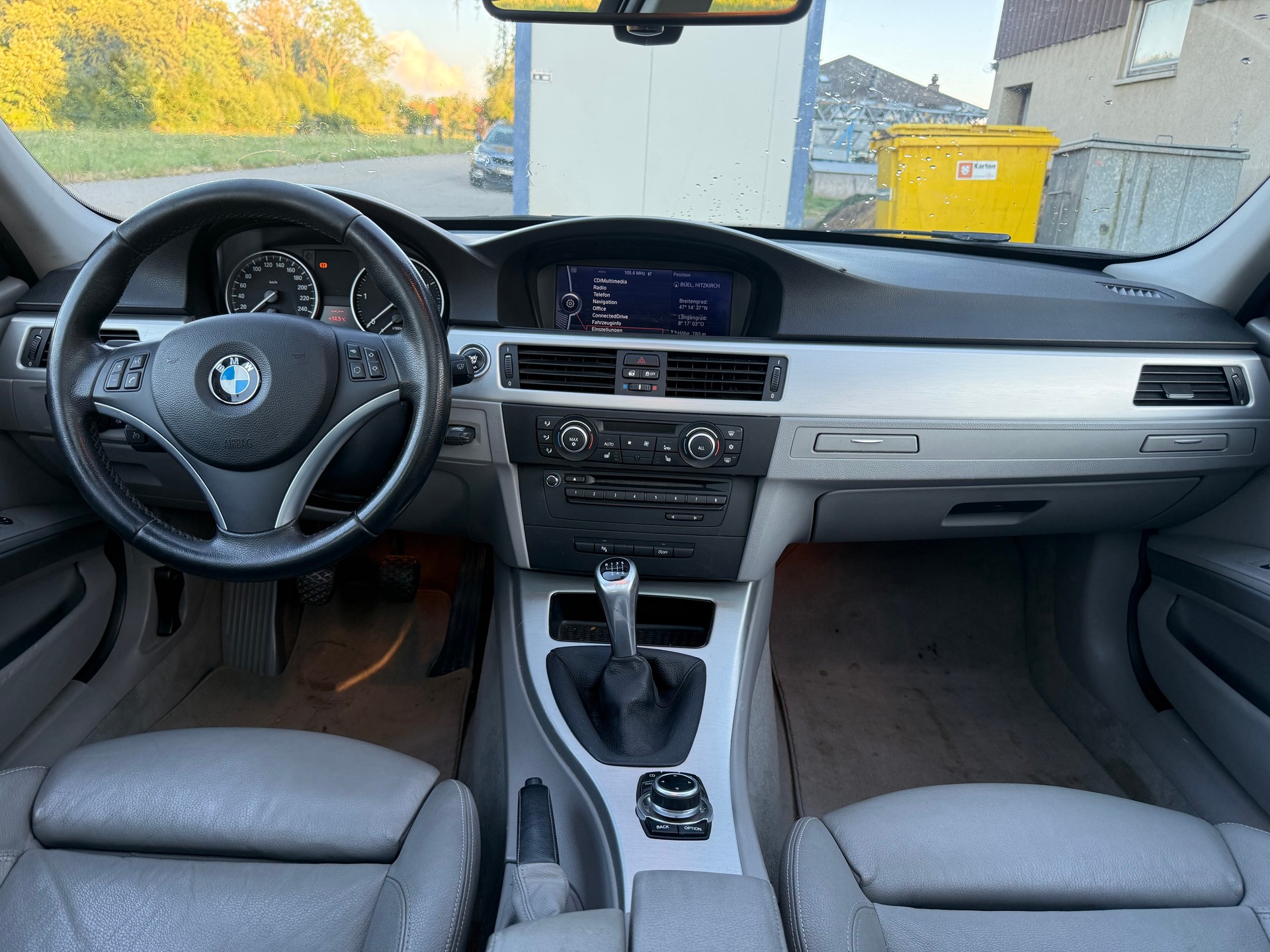 BMW 320d Touring-image-12