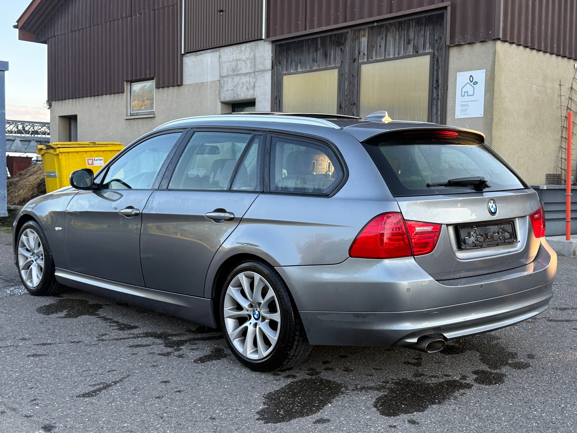 BMW 320d Touring-image-6