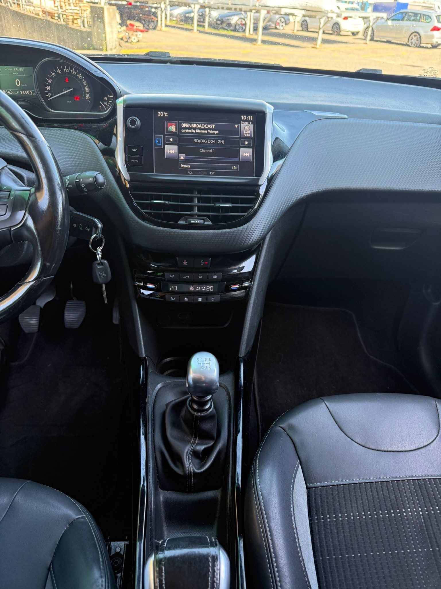 PEUGEOT 2008 1.2 PureTech Féline-image-10