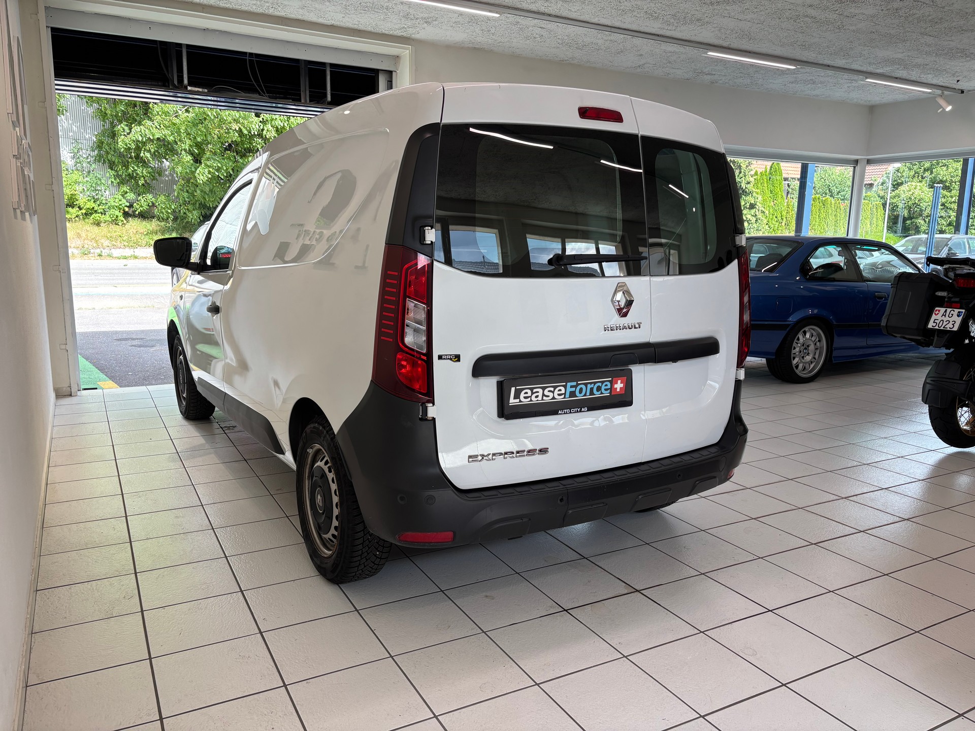 RENAULT Express 1.3TCe 100 PF Extra-image-2