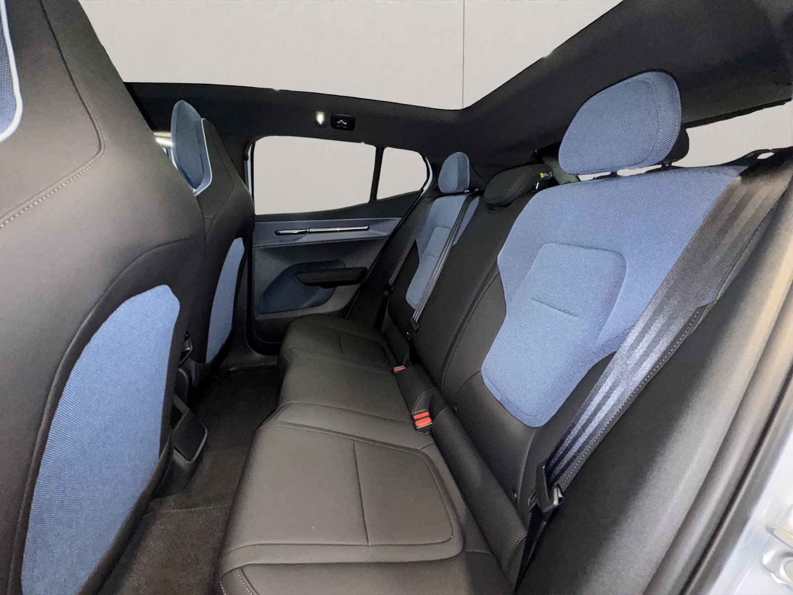 VOLVO EX30 P8 Ultra AWD-image-12