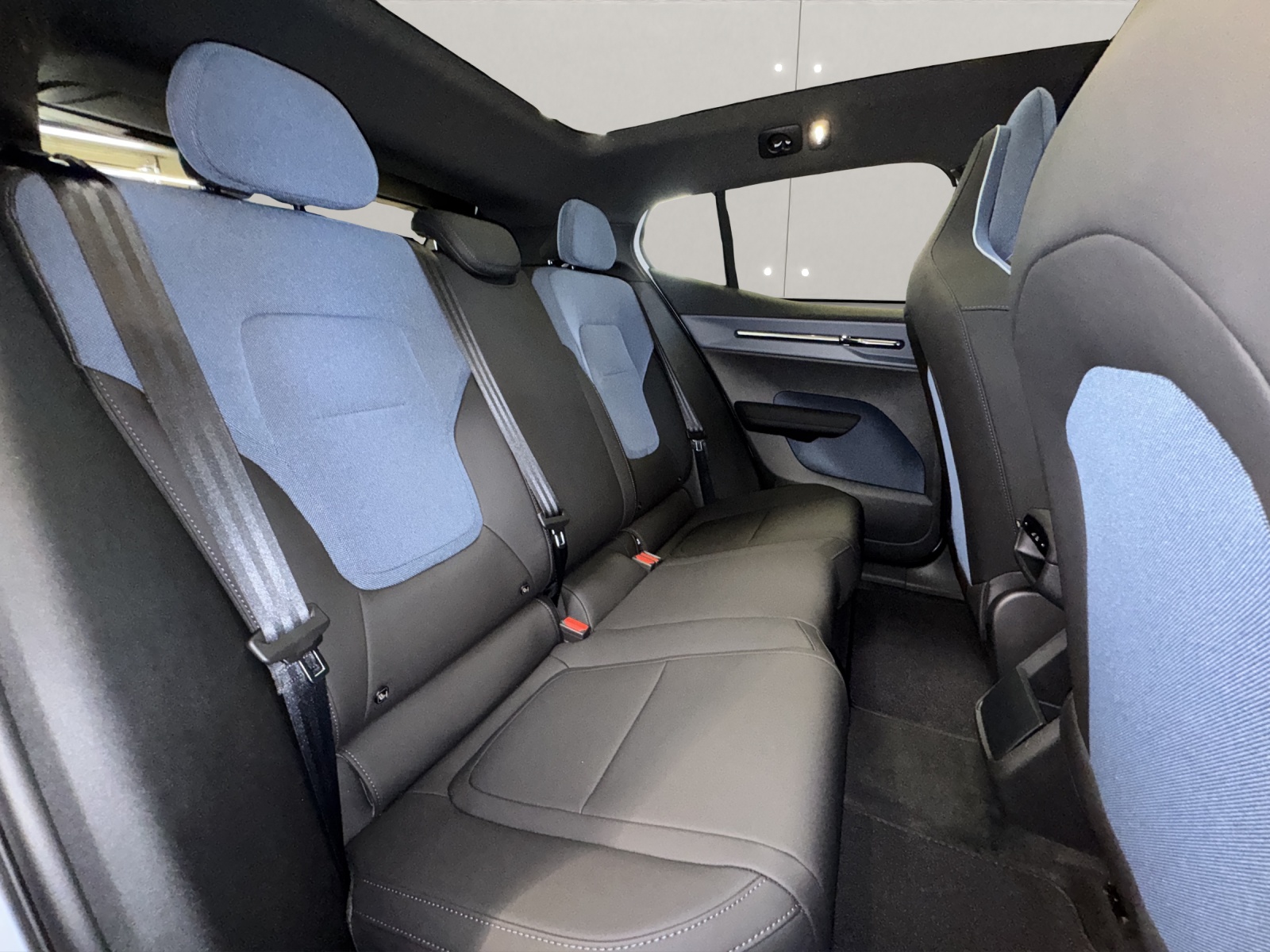VOLVO EX30 P8 Ultra AWD-image-13