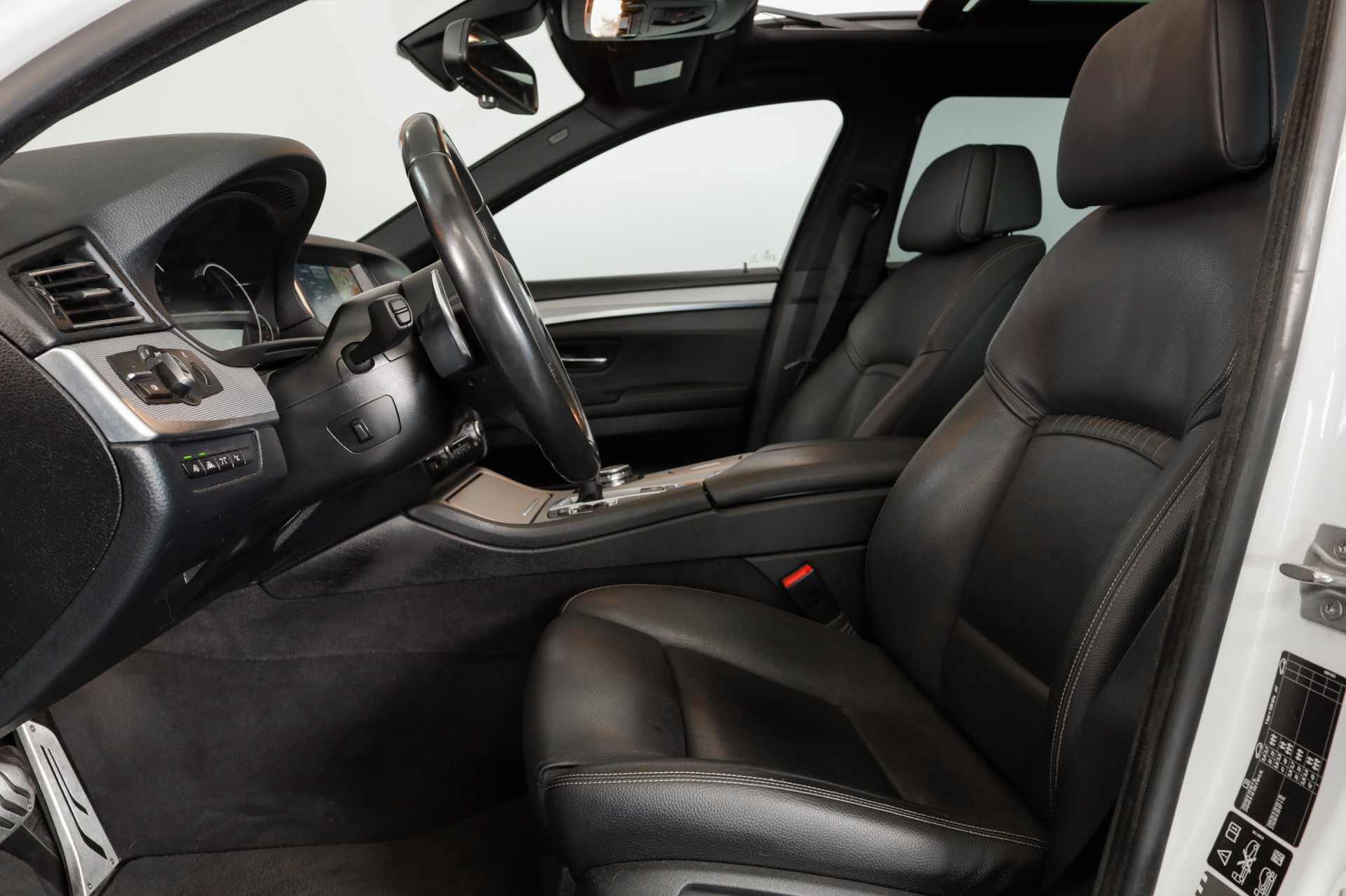 BMW M550d Touring xDrive Steptronic-image-13