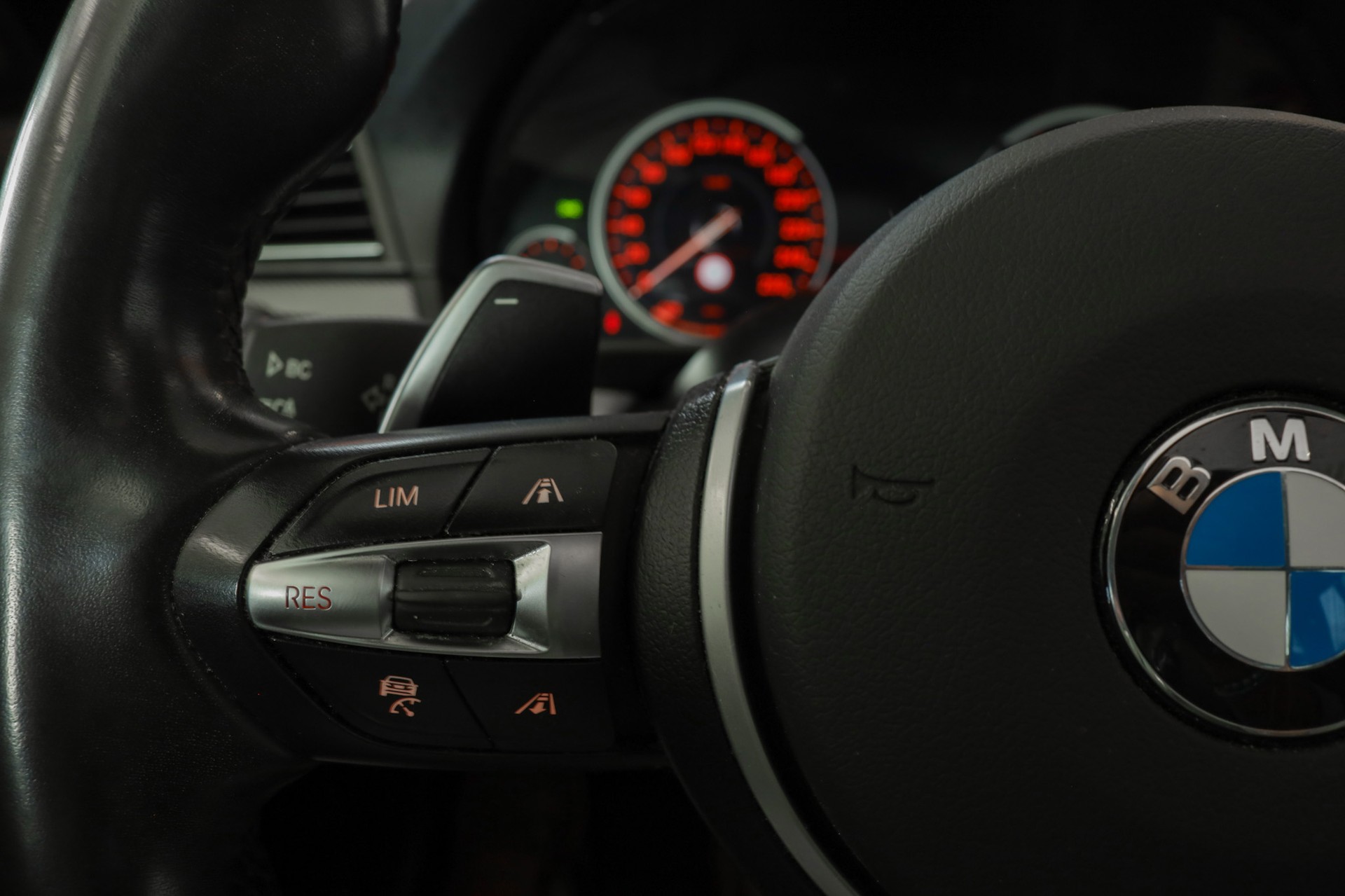 BMW M550d Touring xDrive Steptronic-image-19