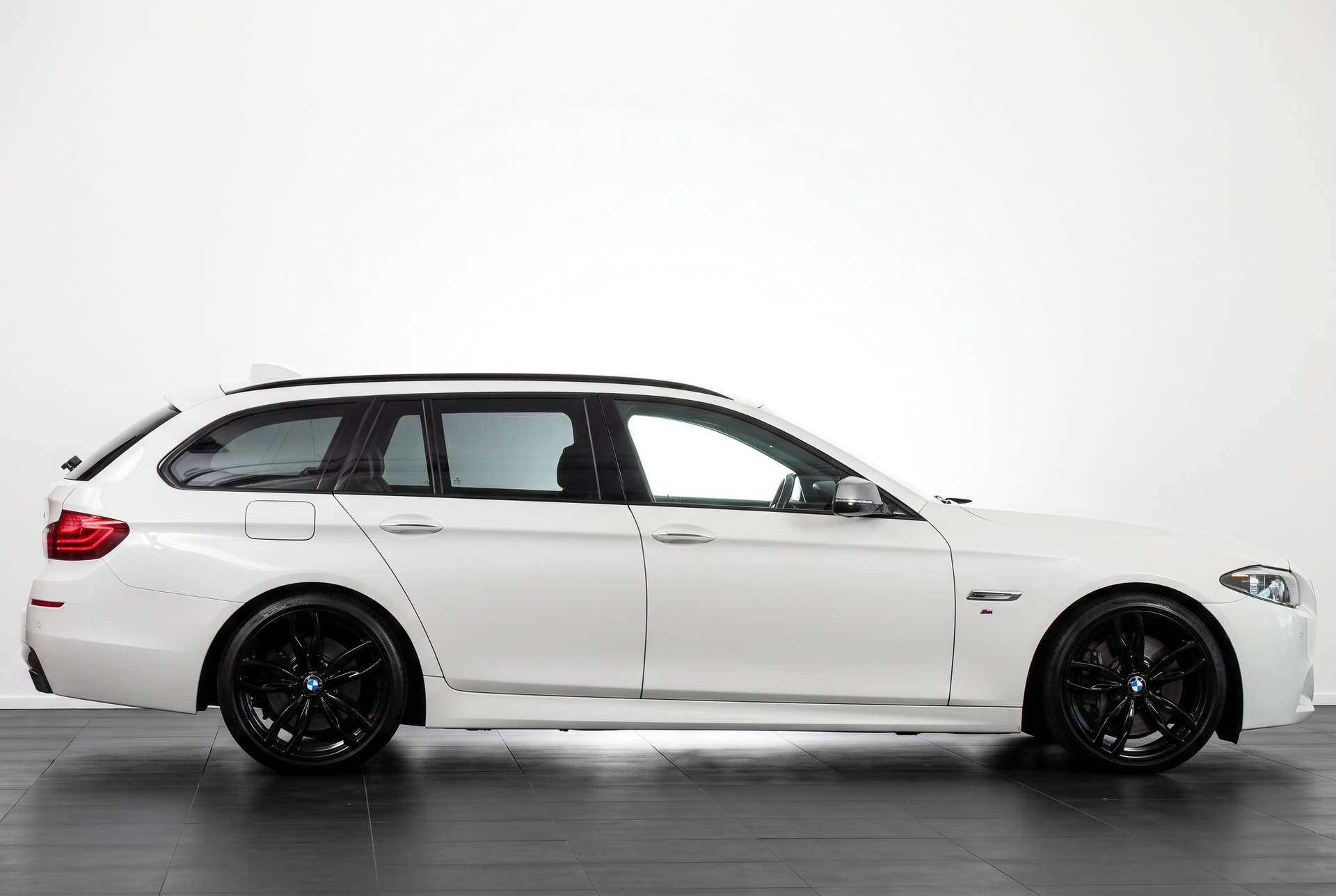 BMW M550d Touring xDrive Steptronic-image-3