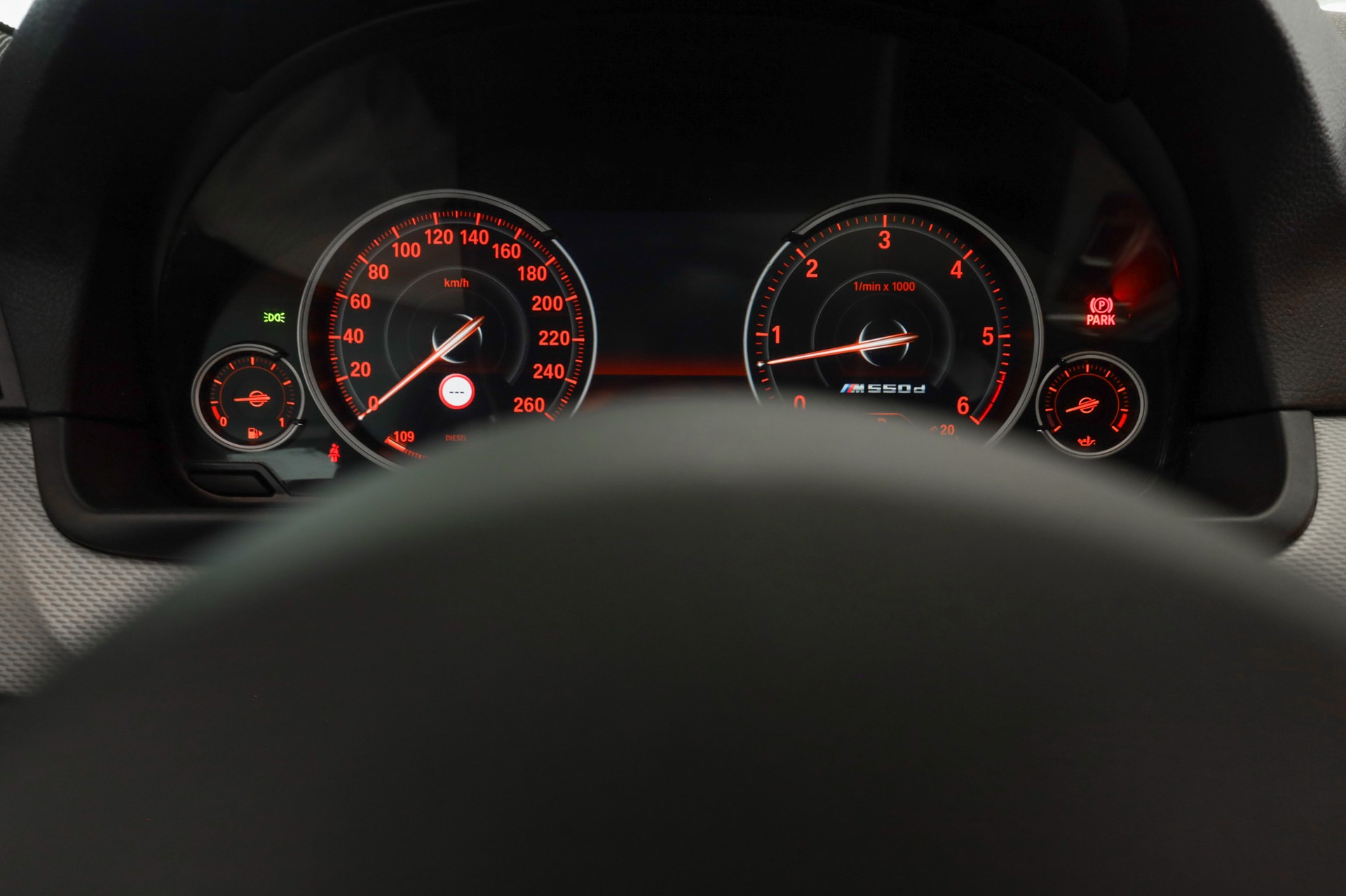 BMW M550d Touring xDrive Steptronic-image-17